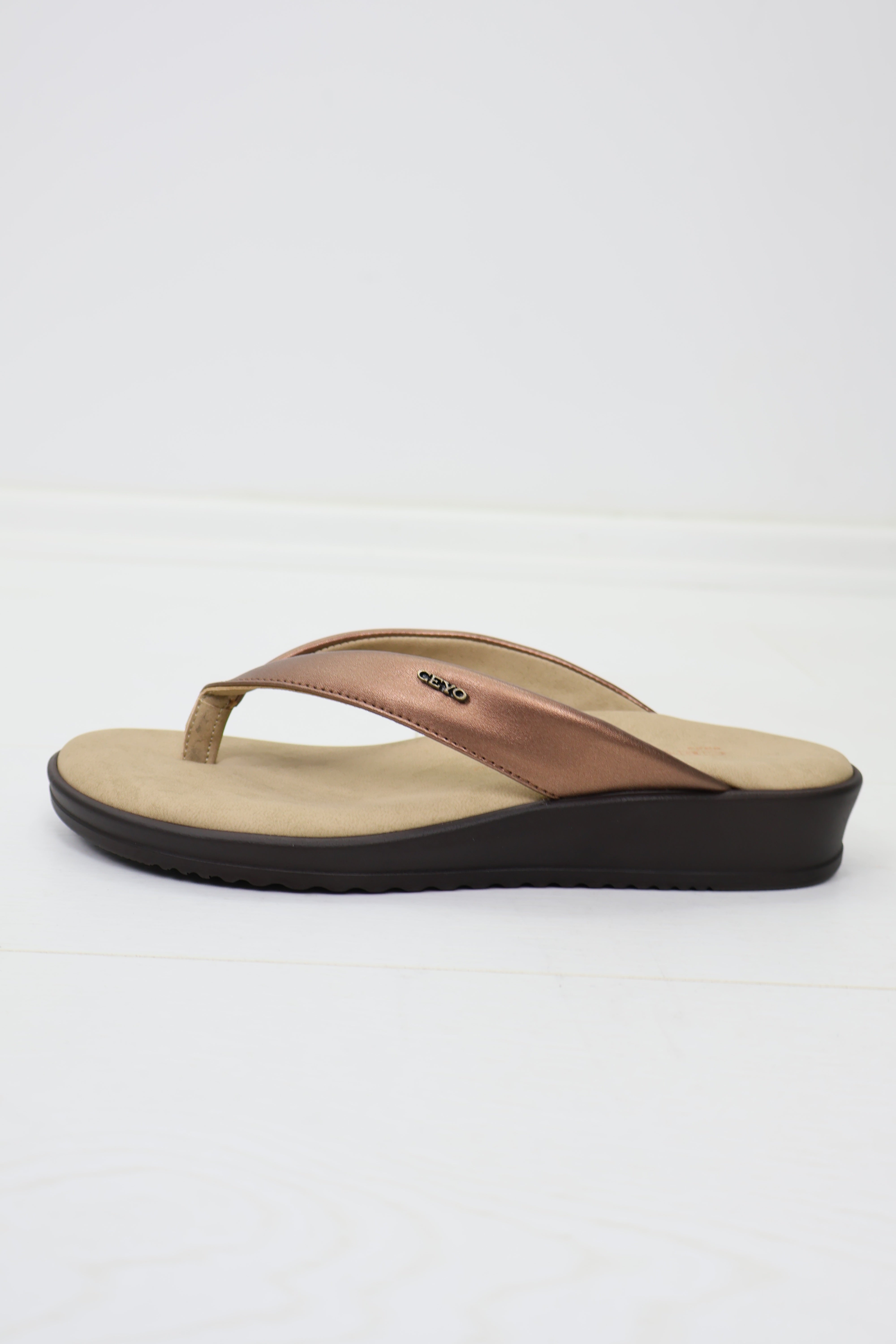 Ceyo 9984-9 Deri Görünümlü Parmak Arası Platform Terlik - Bronz