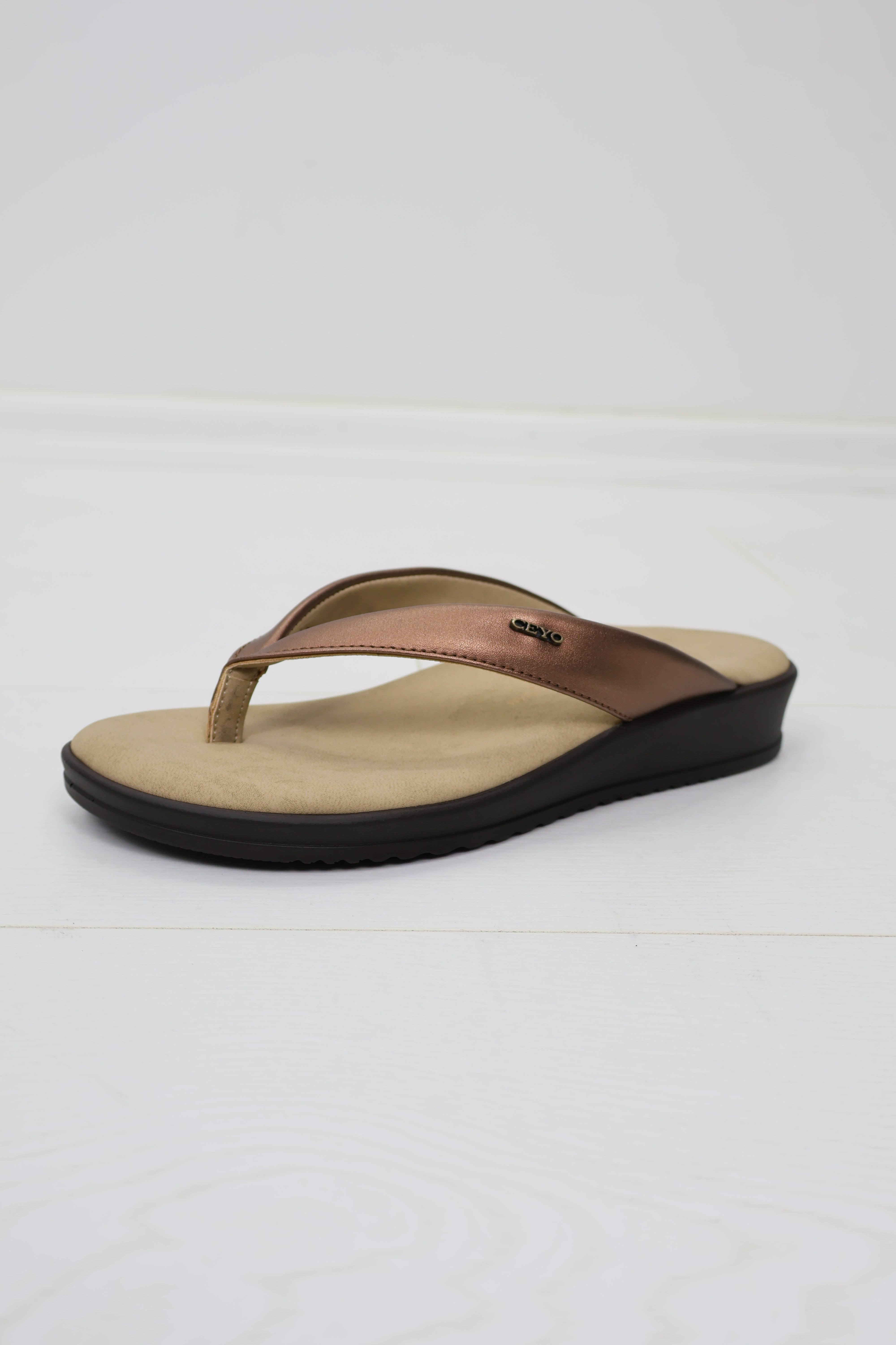 Ceyo 9984-9 Deri Görünümlü Parmak Arası Platform Terlik - Bronz