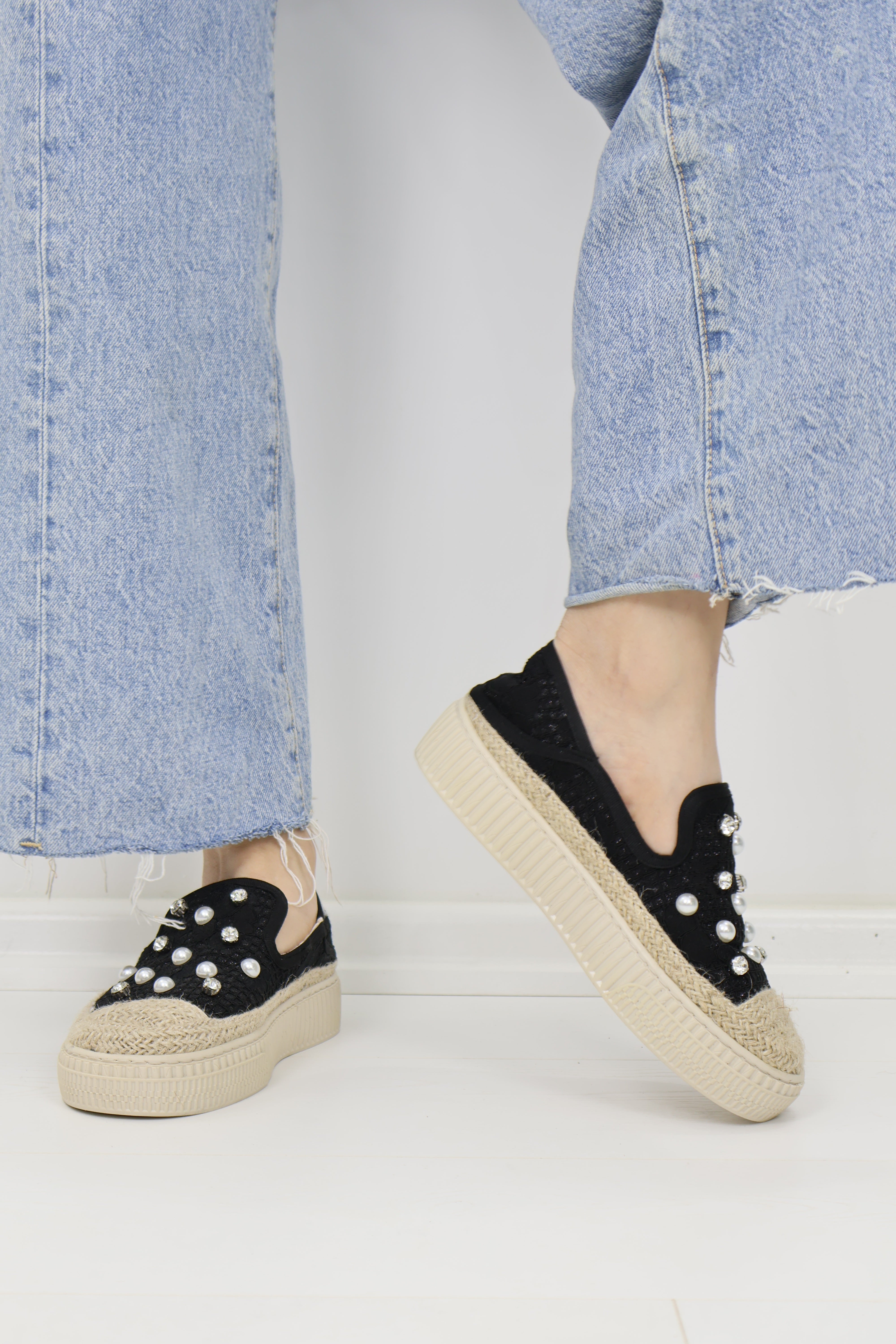 Elysnarra İnci Taş Detaylı Dantel Hasir Tabanlı Siyah Sneaker