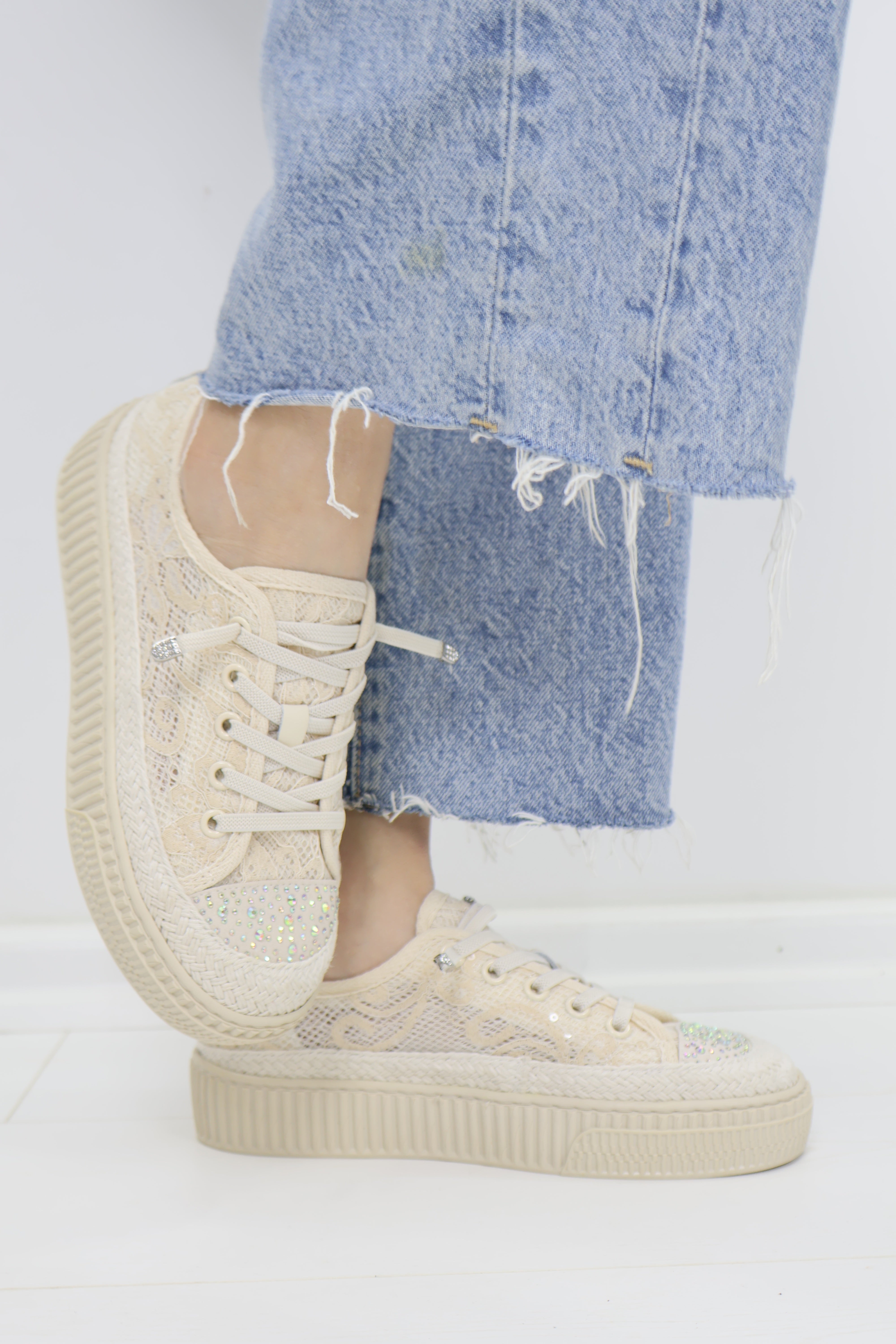 Montera Kristal Taş Detaylı Dantel Hasir Tabanlı Bej Sneaker
