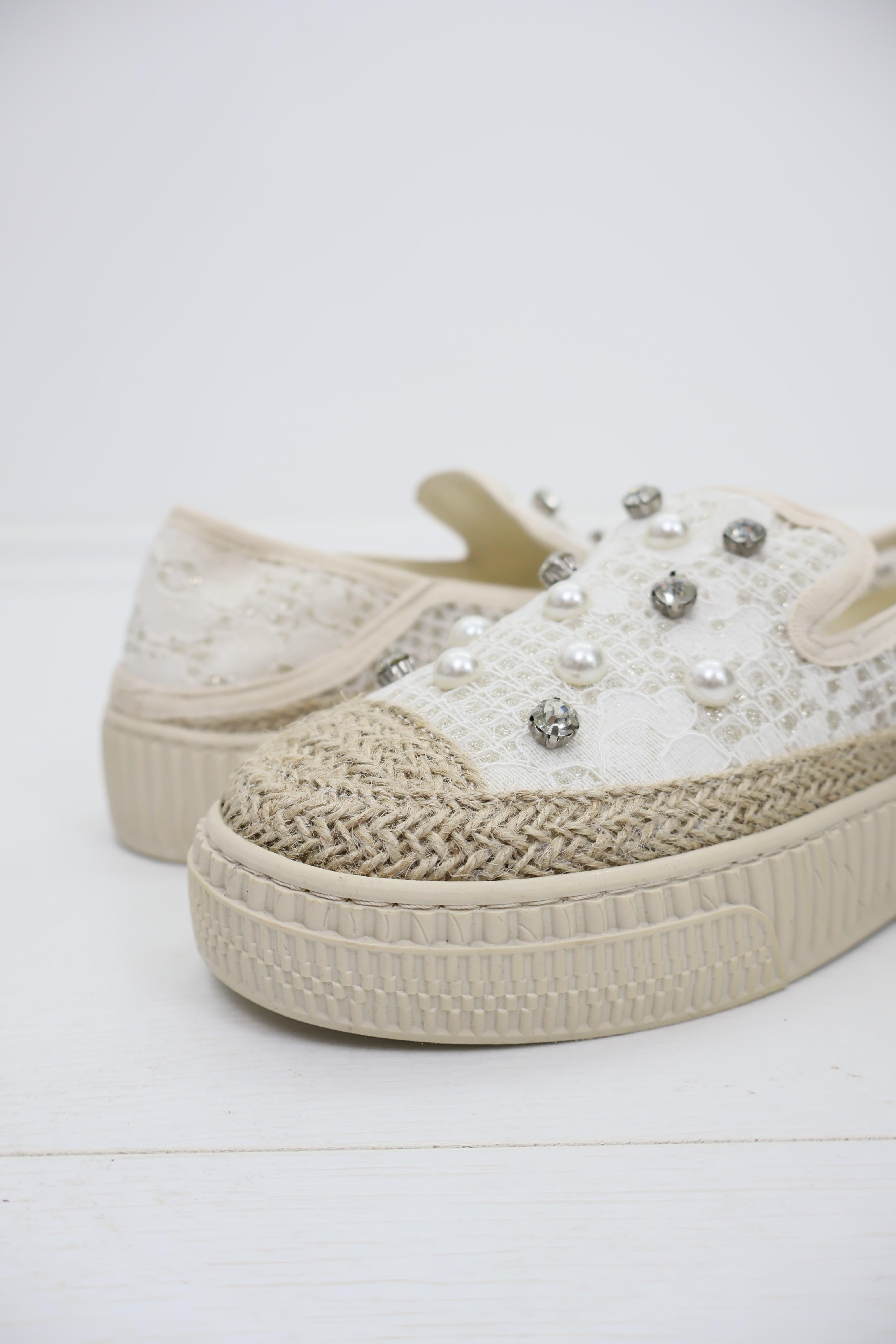 Elysnarra İnci Taş Detaylı Dantel Hasir Tabanlı Beyaz Sneaker