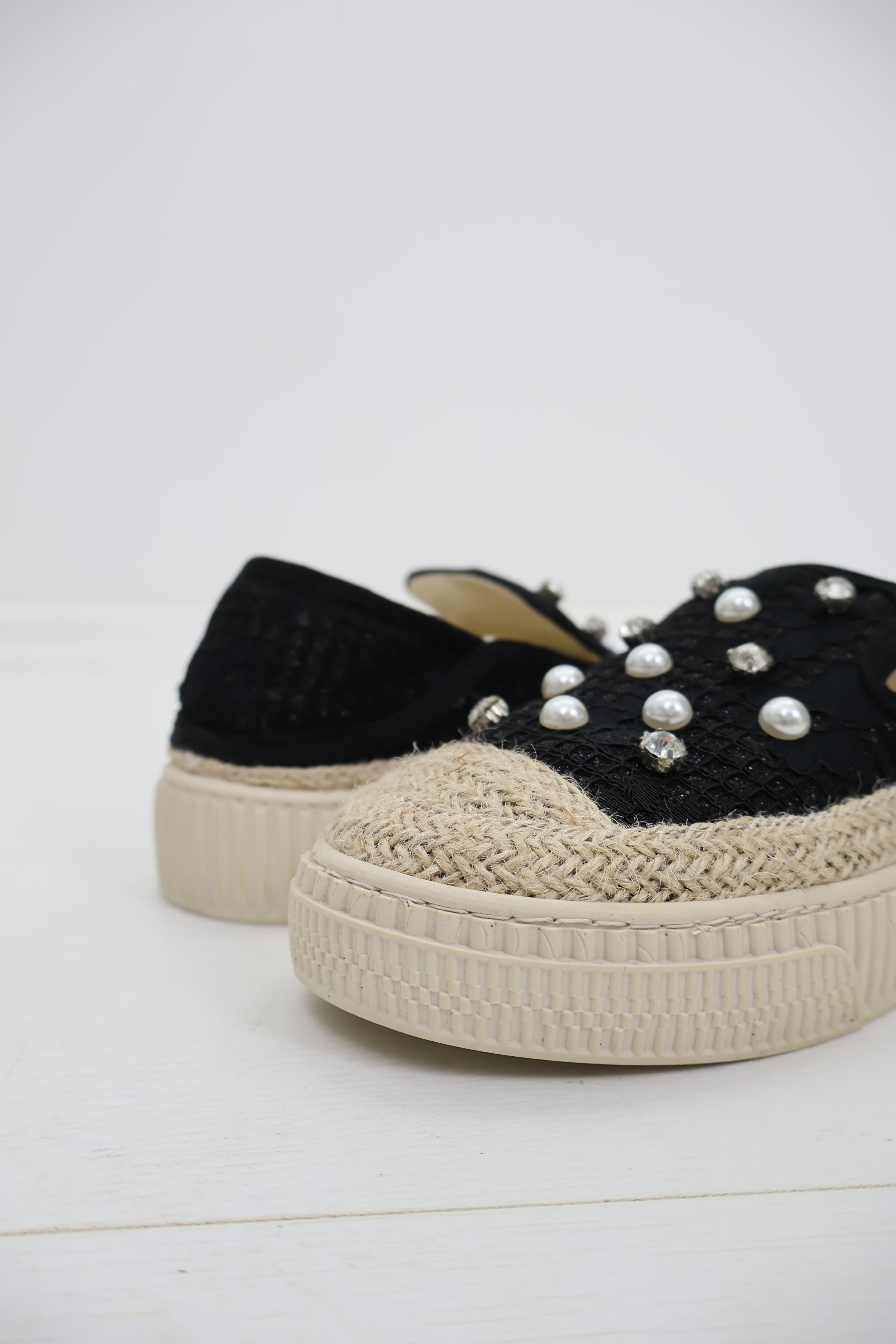 Elysnarra İnci Taş Detaylı Dantel Hasir Tabanlı Siyah Sneaker