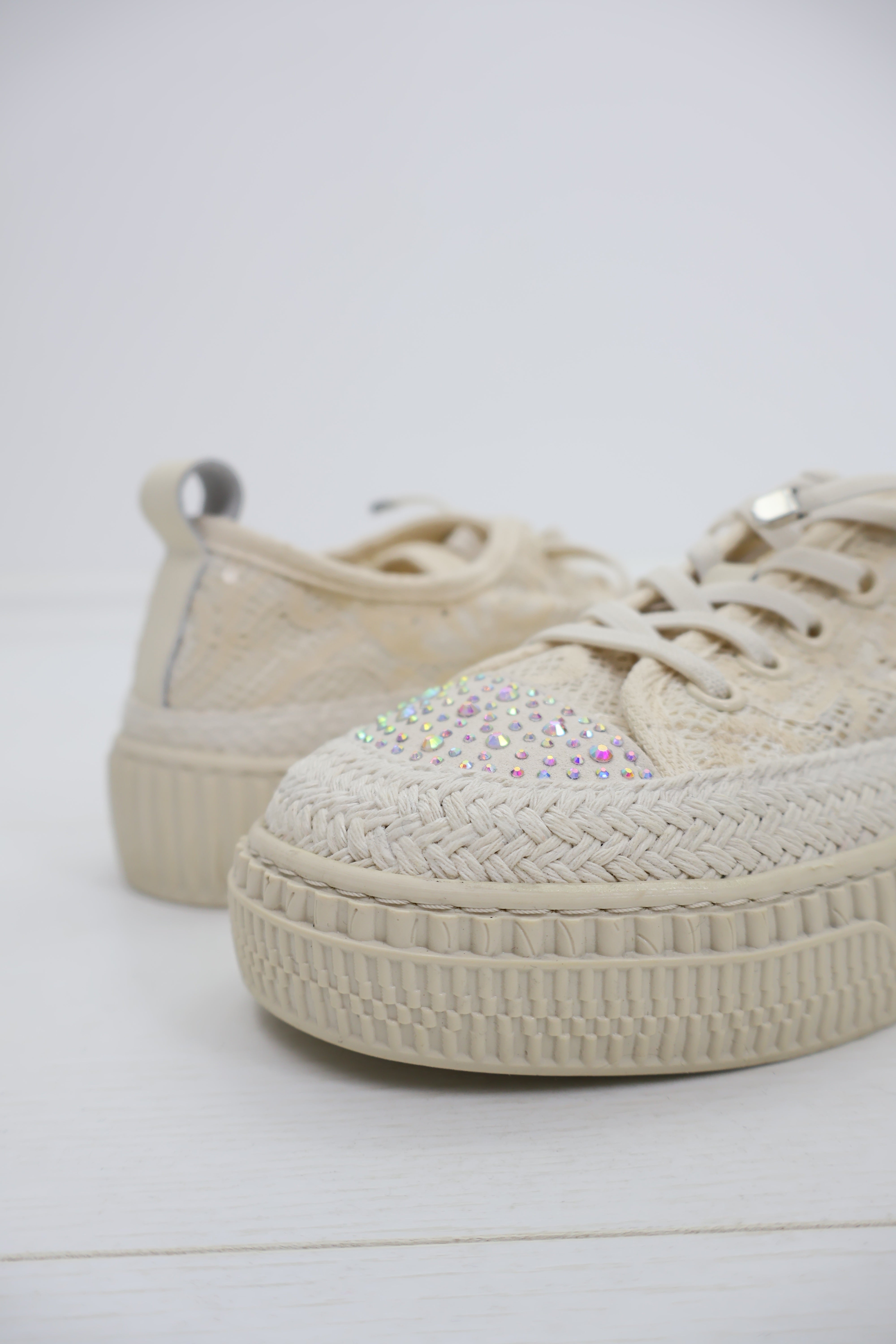 Montera Kristal Taş Detaylı Dantel Hasir Tabanlı Bej Sneaker