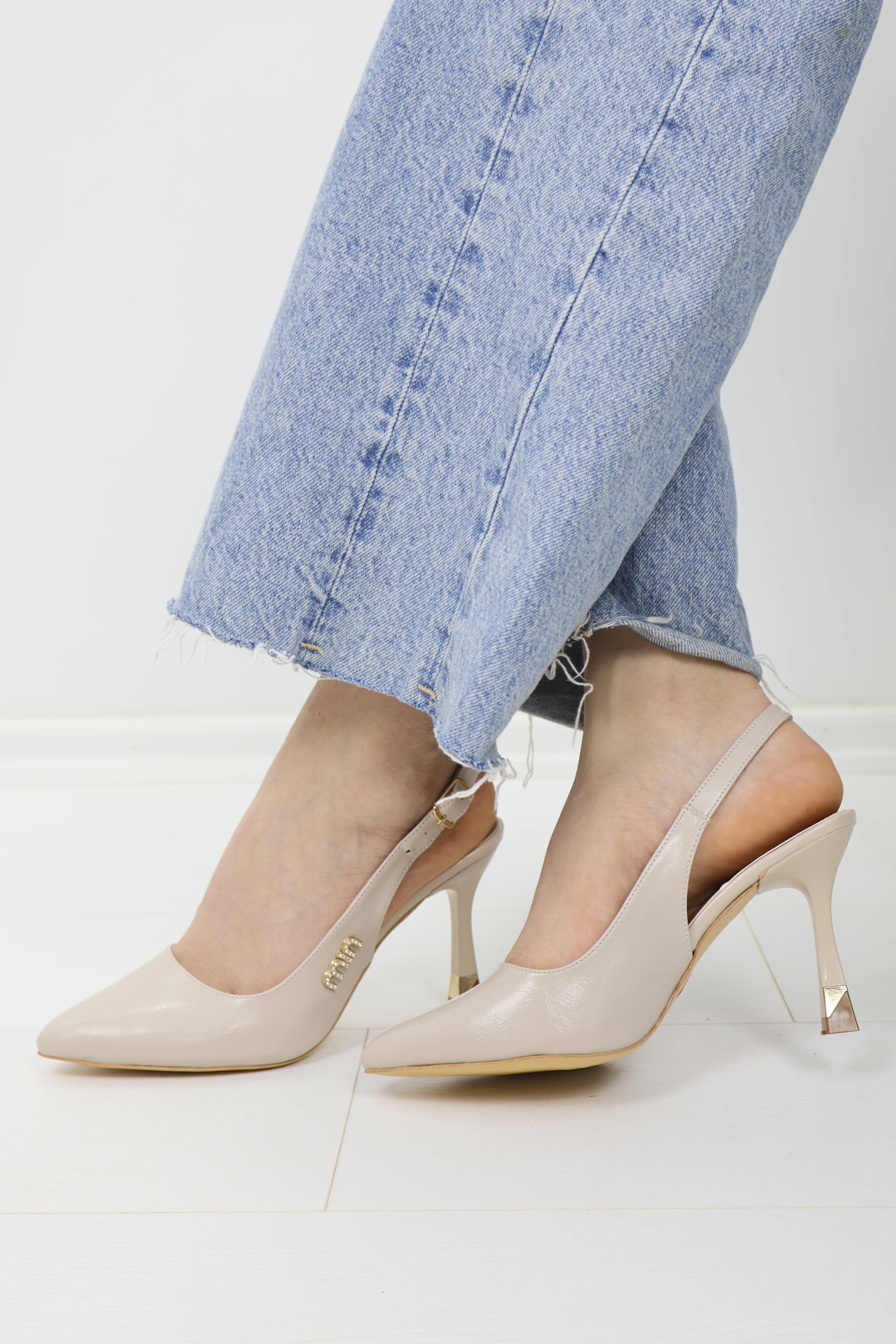 Miu Miu Rugan Slingback Sivri Burun Altın Topuklu Stiletto Bej
