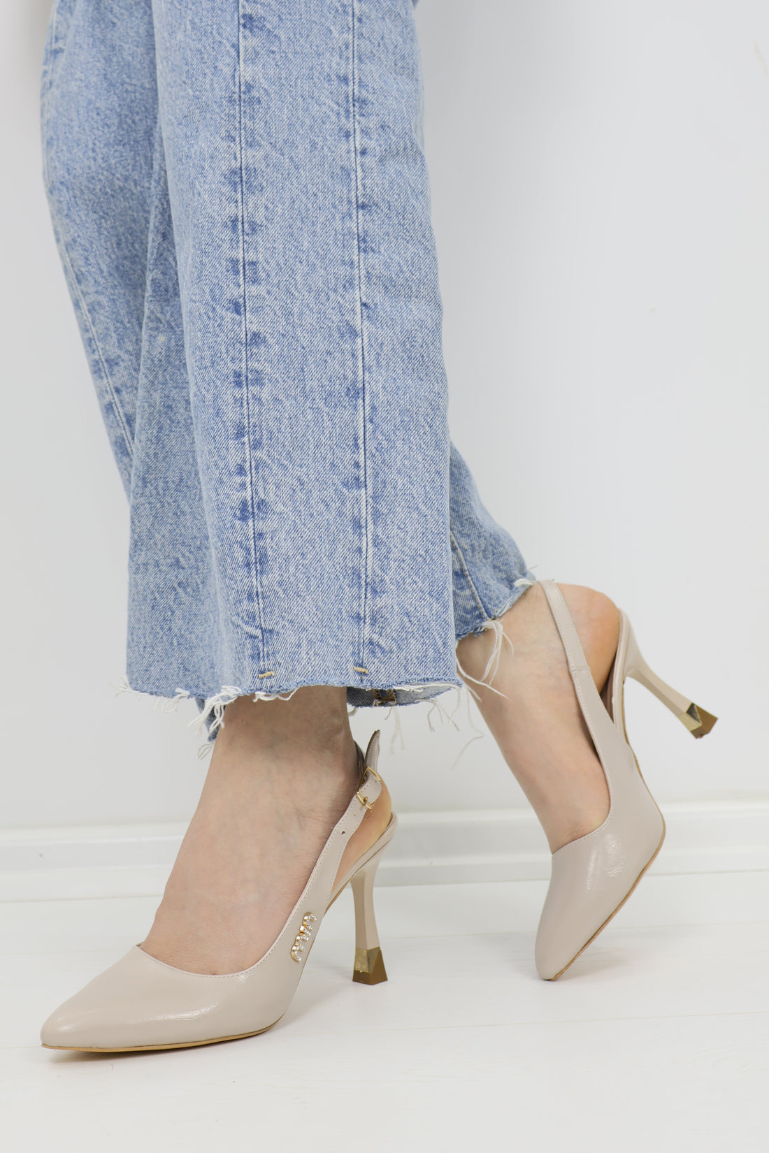 Miu Miu Rugan Slingback Sivri Burun Altın Topuklu Stiletto Bej