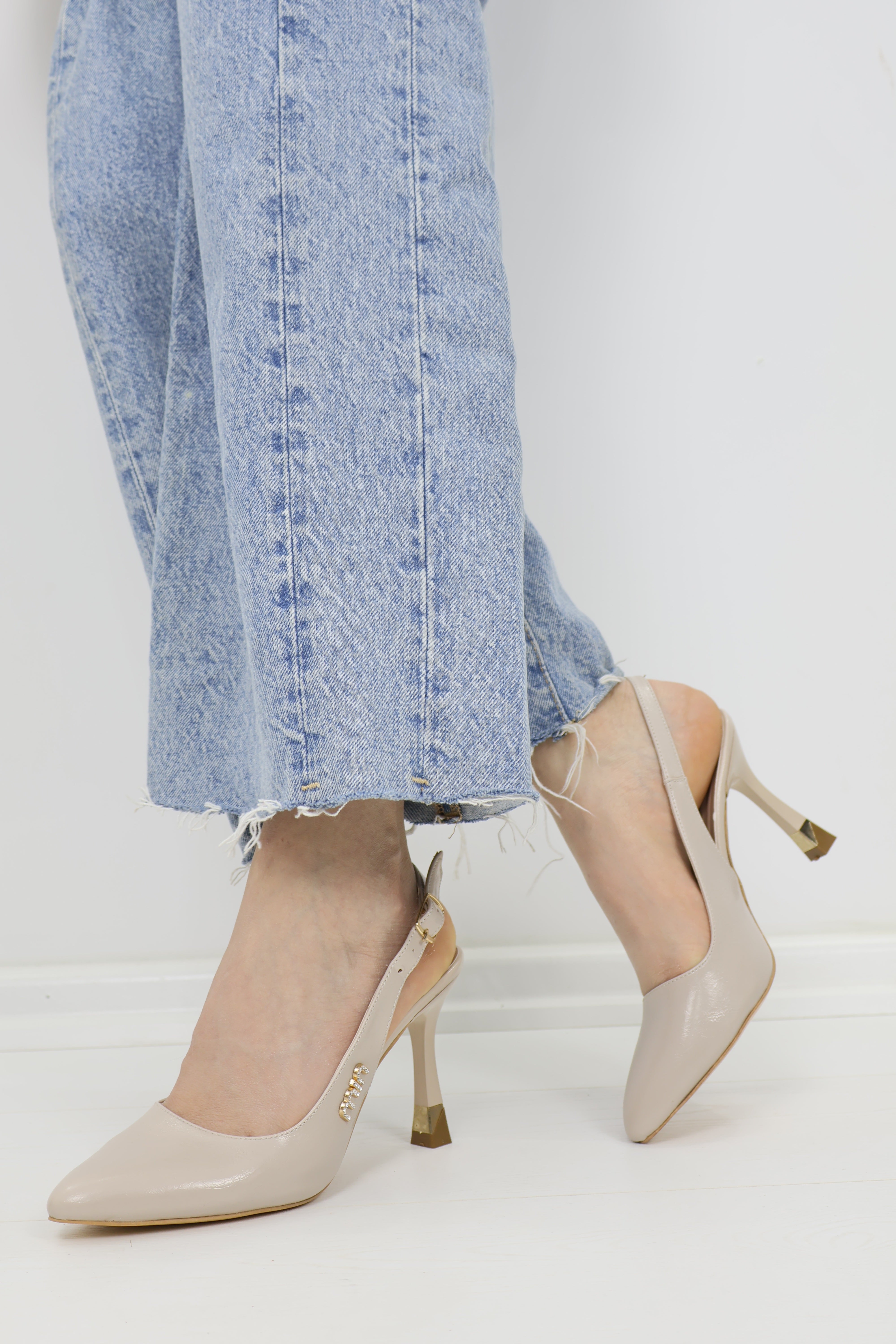 Miu Miu Rugan Slingback Sivri Burun Altın Topuklu Stiletto Bej