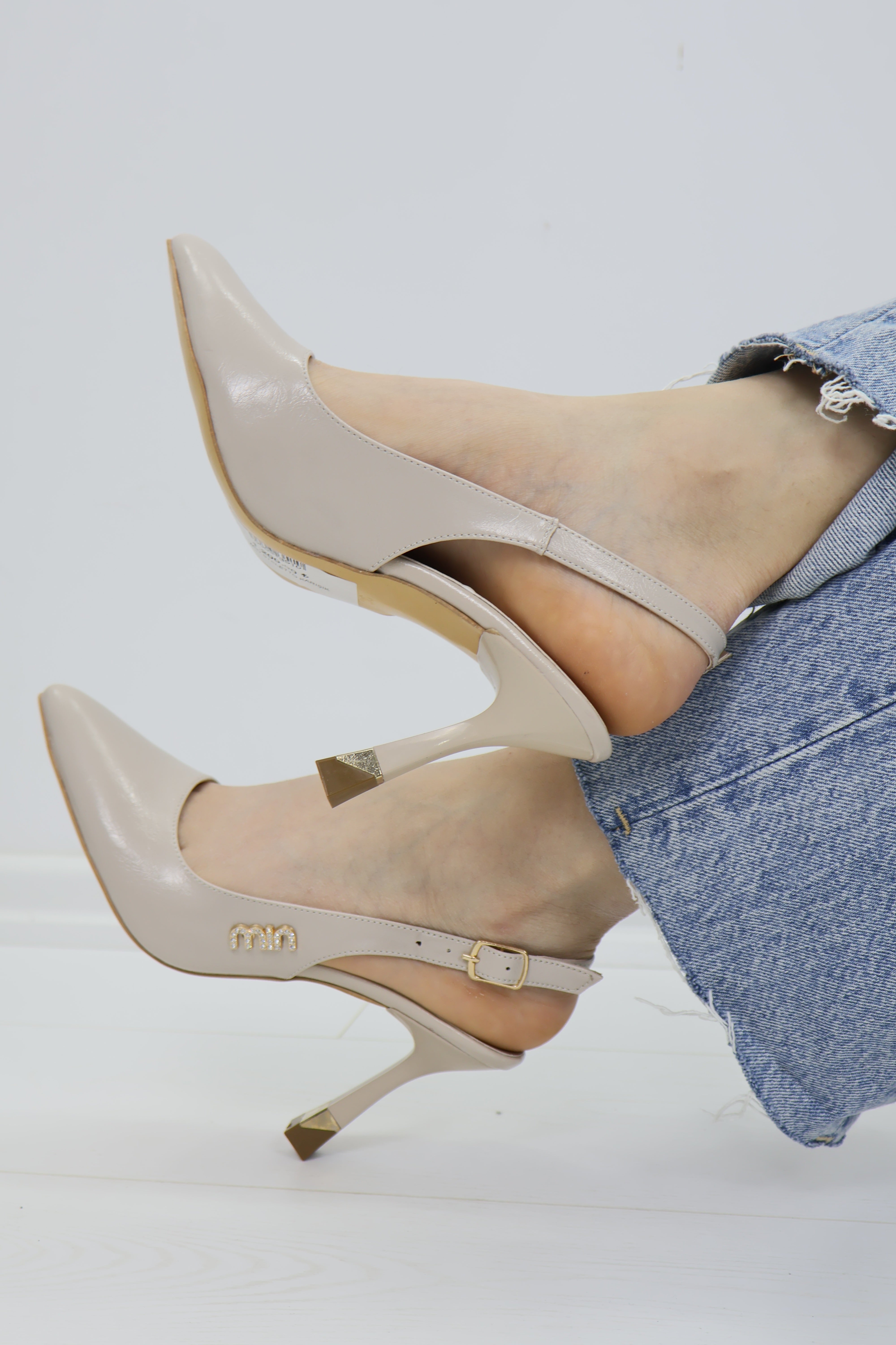 Miu Miu Rugan Slingback Sivri Burun Altın Topuklu Stiletto Bej