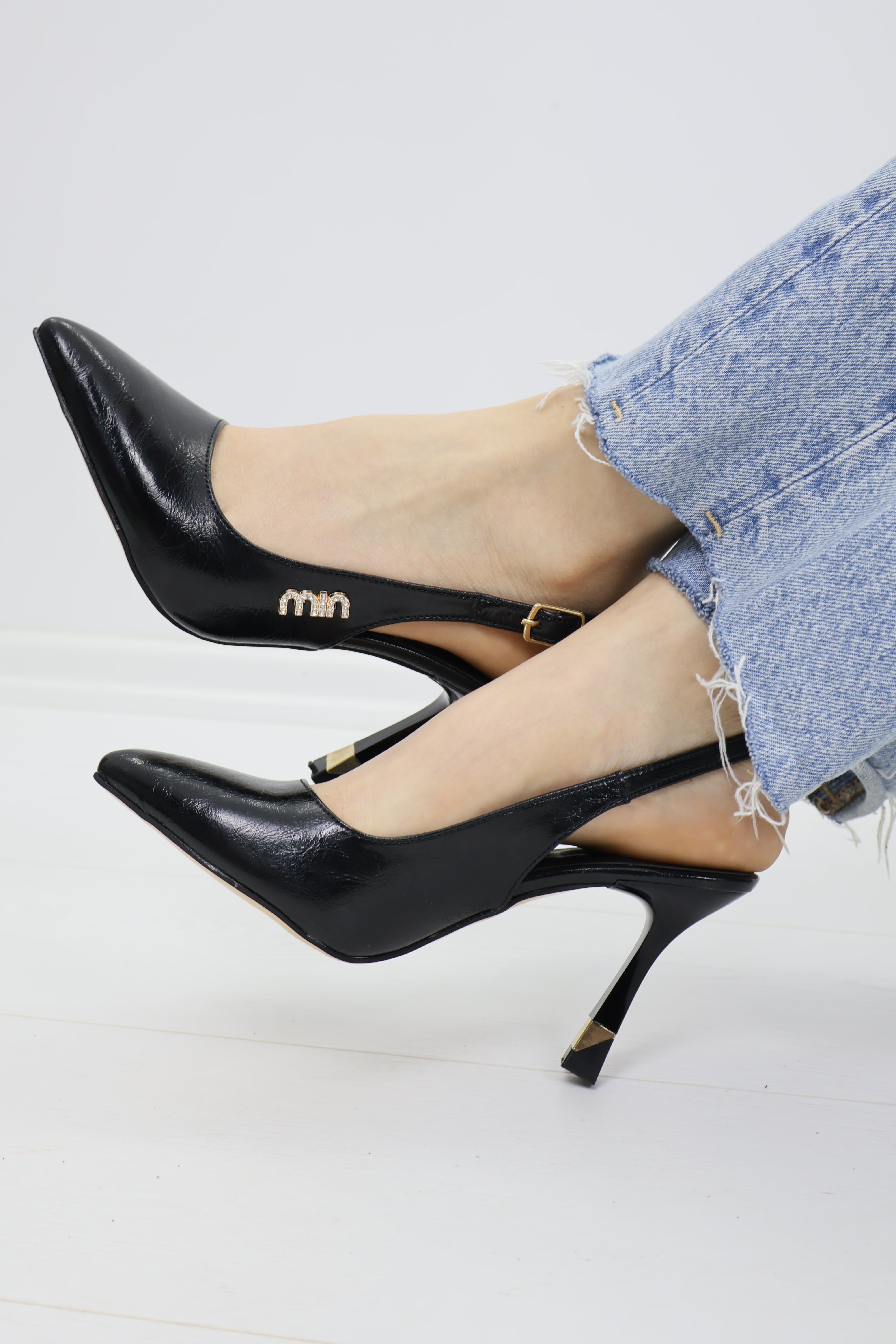 Miu Miu Rugan Slingback Sivri Burun Altın Topuklu Stiletto Siyah