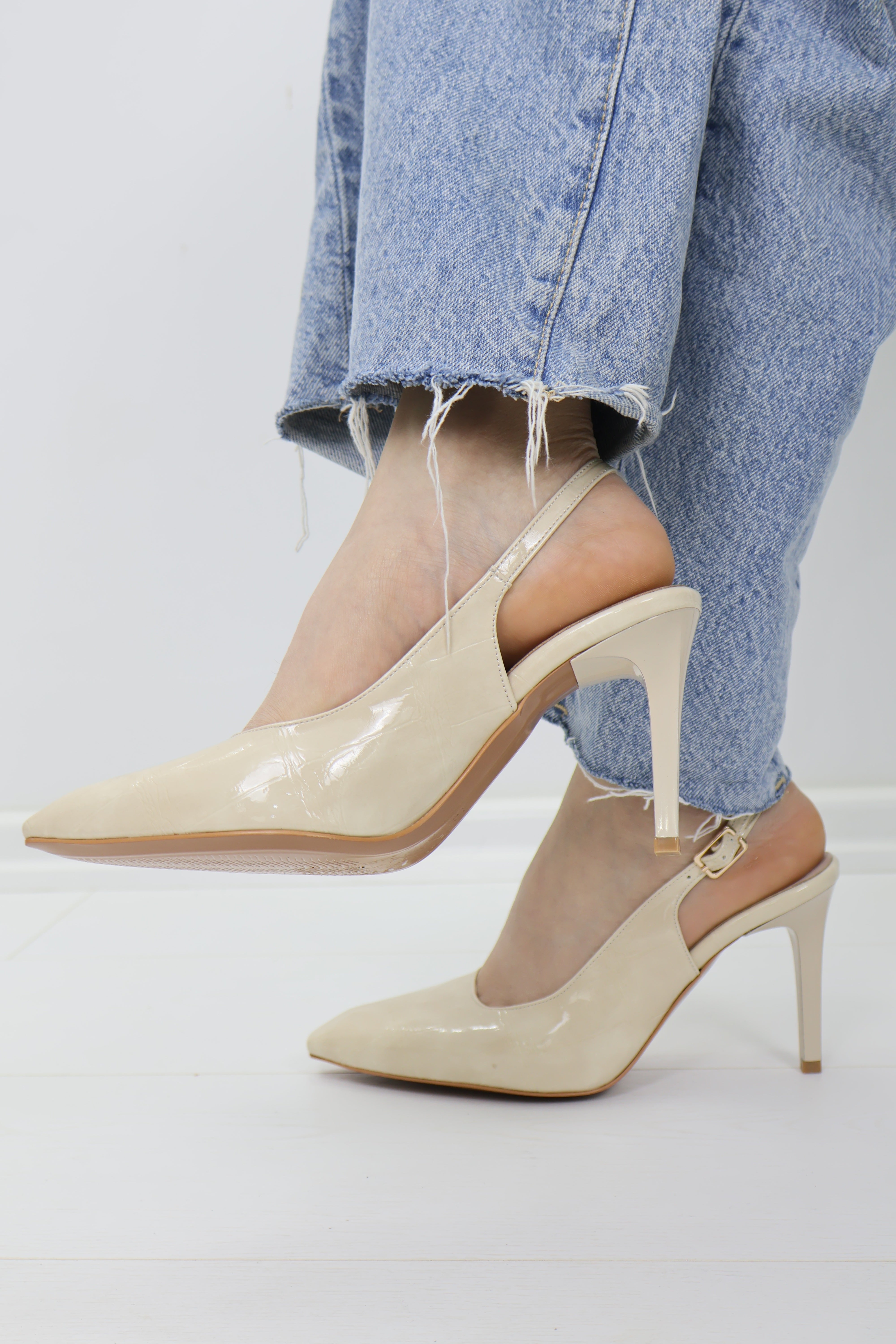 Rugan Slingback Sivri Burun İnce Topuklu Stiletto Bej