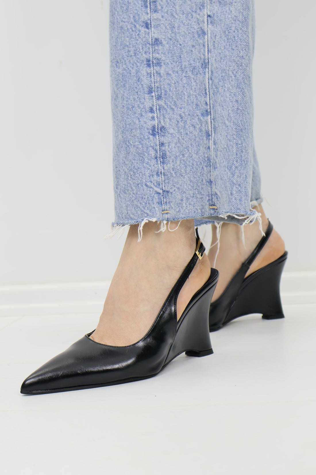 Slingback Sivri Burun Wedge Topuklu Siyah Ayakkabı
