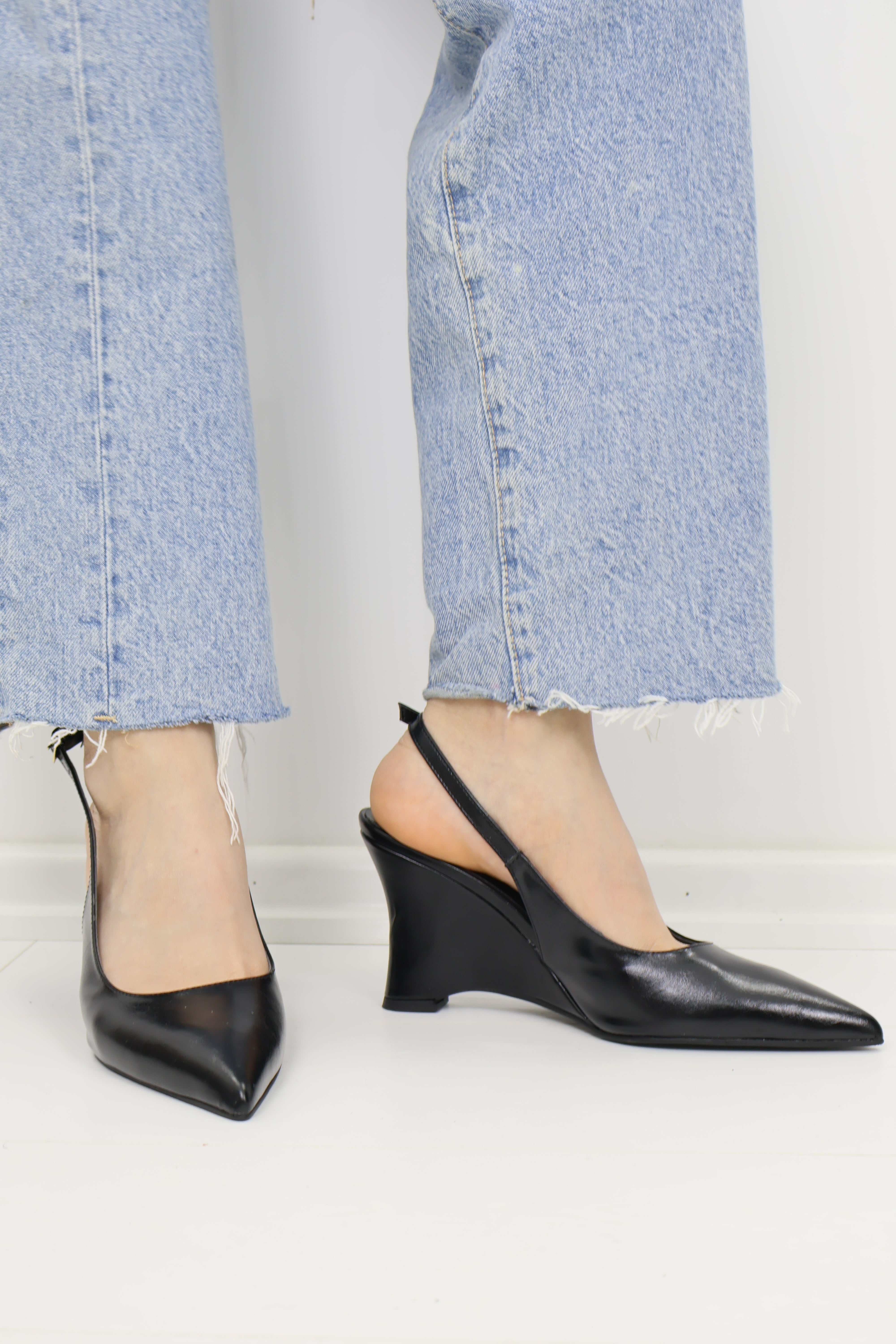 Slingback Sivri Burun Wedge Topuklu Siyah Ayakkabı