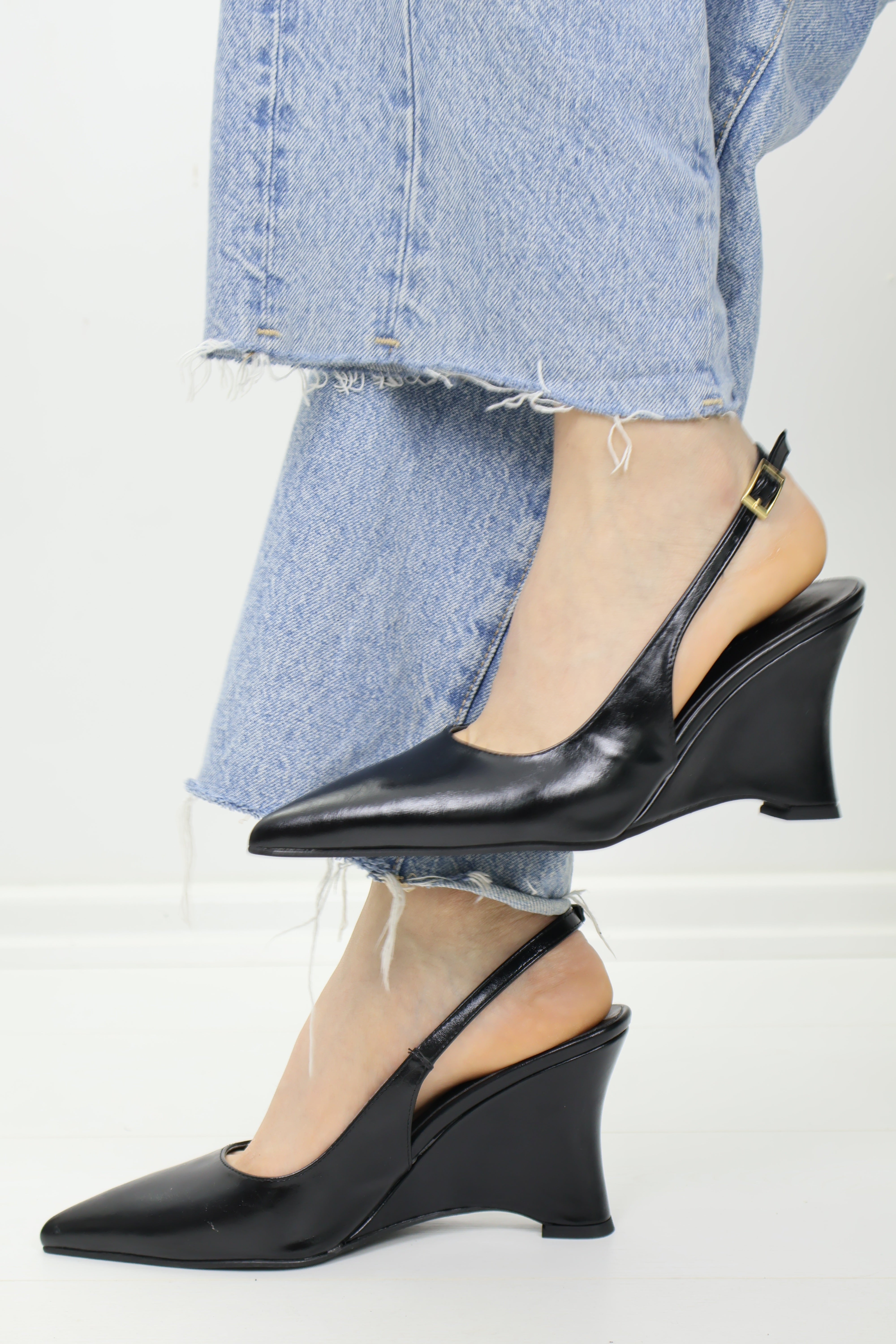Slingback Sivri Burun Wedge Topuklu Siyah Ayakkabı