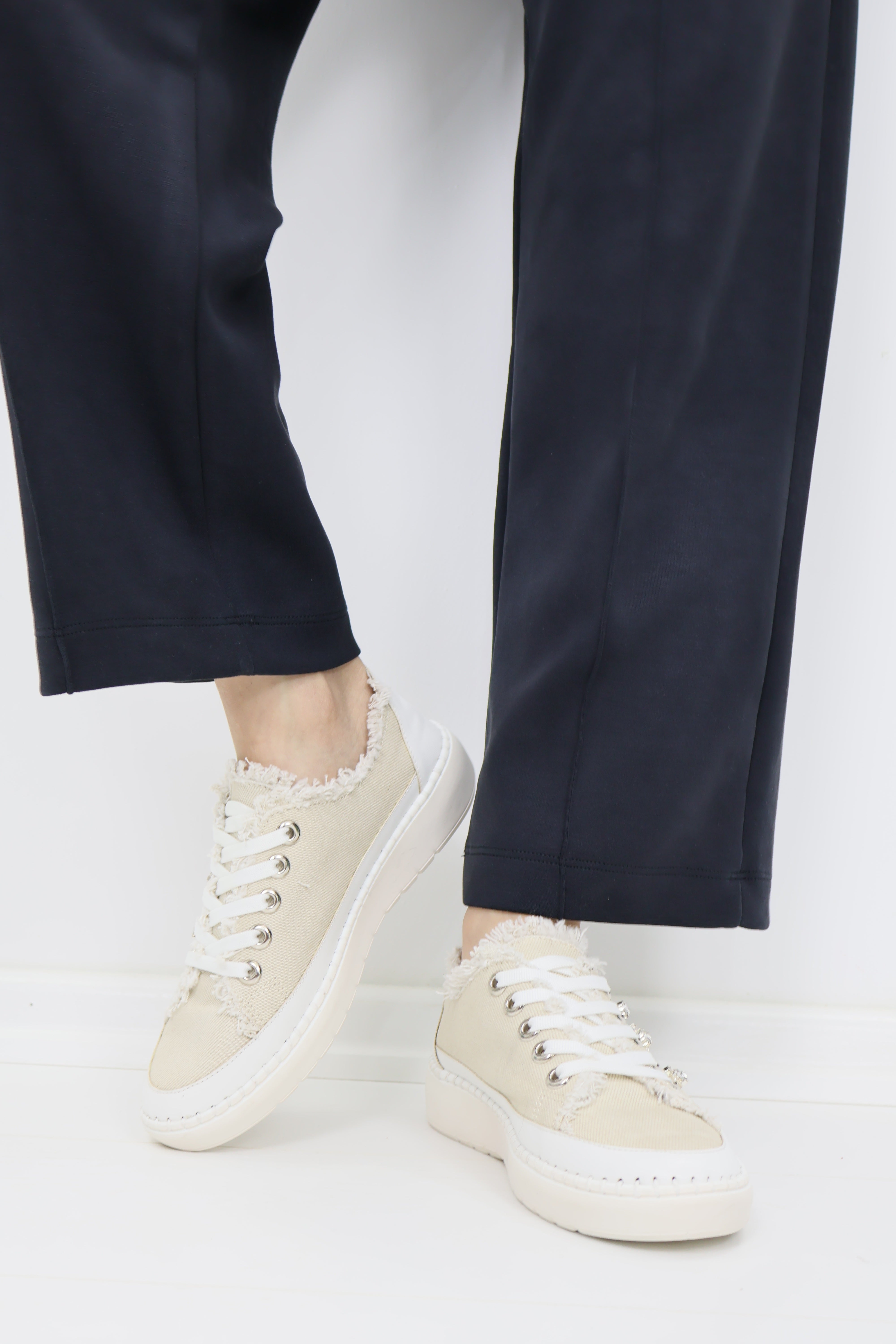 Taş Detaylı Püskül Kenarlı Sneaker