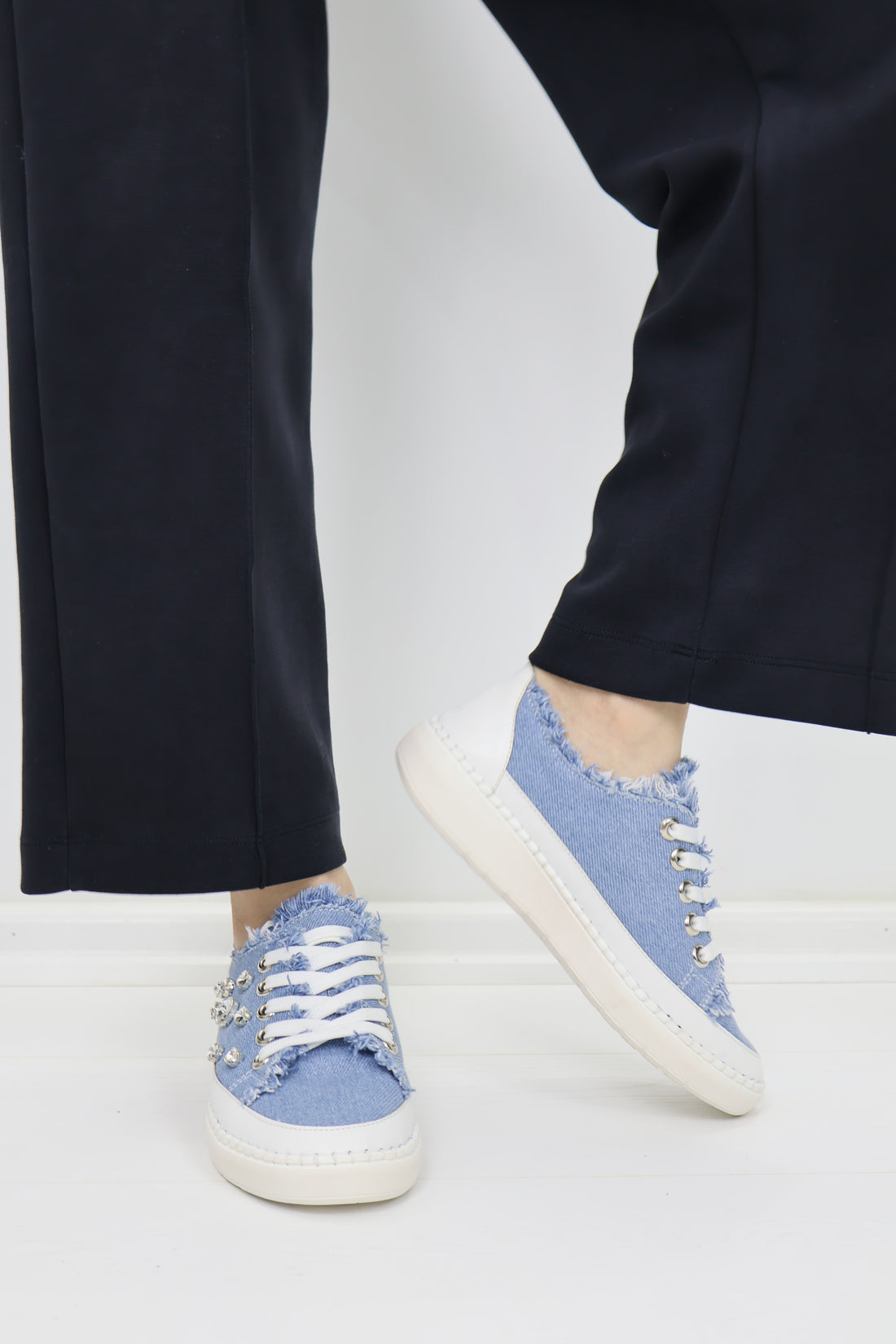 Taş Detaylı Püskül Kenarlı Sneaker – Mavi