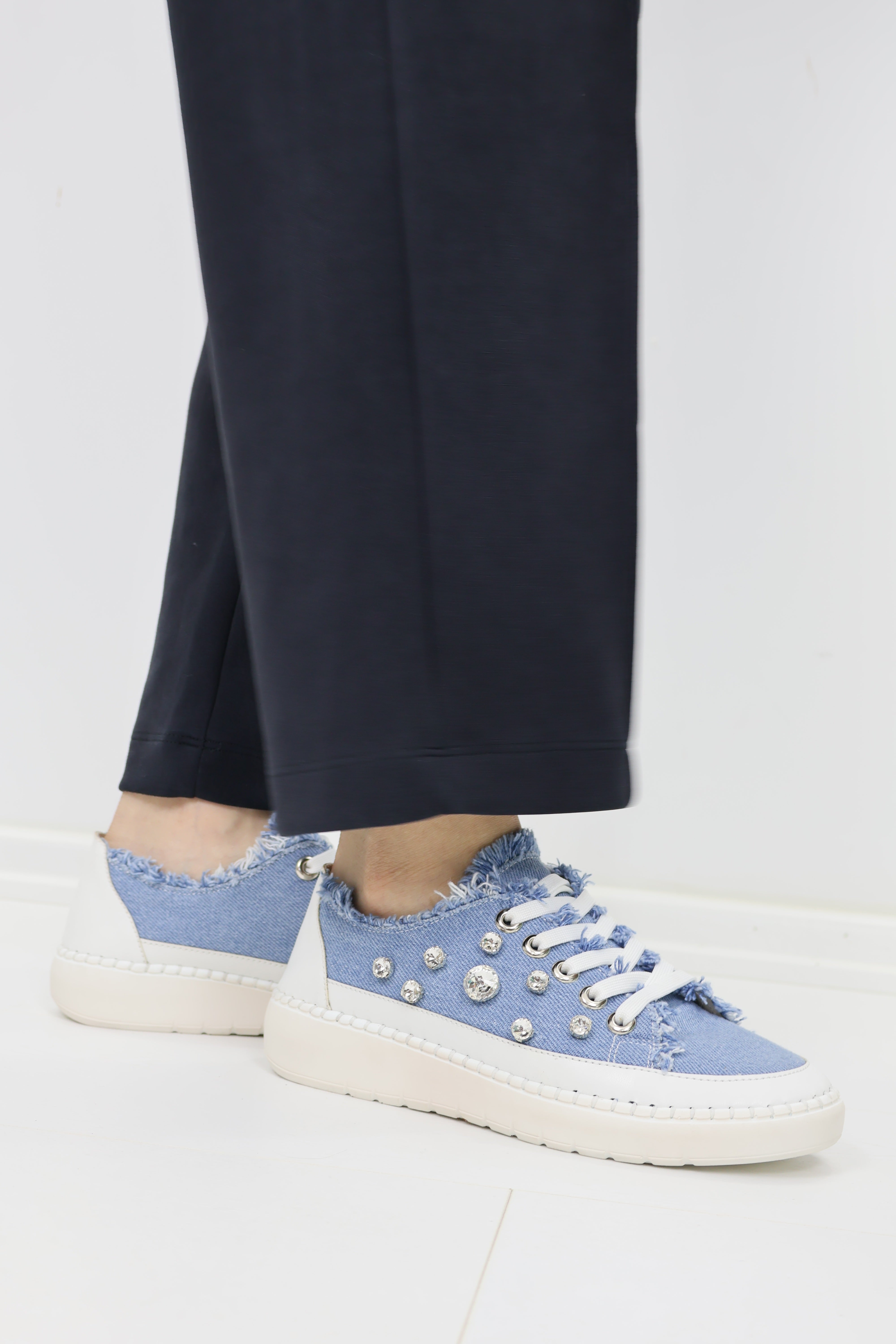Taş Detaylı Püskül Kenarlı Sneaker – Mavi