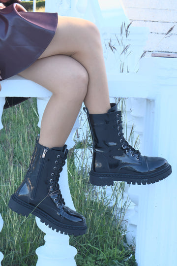 Piola Siyah Rugan Bağcıklı Kadın Postal Bot