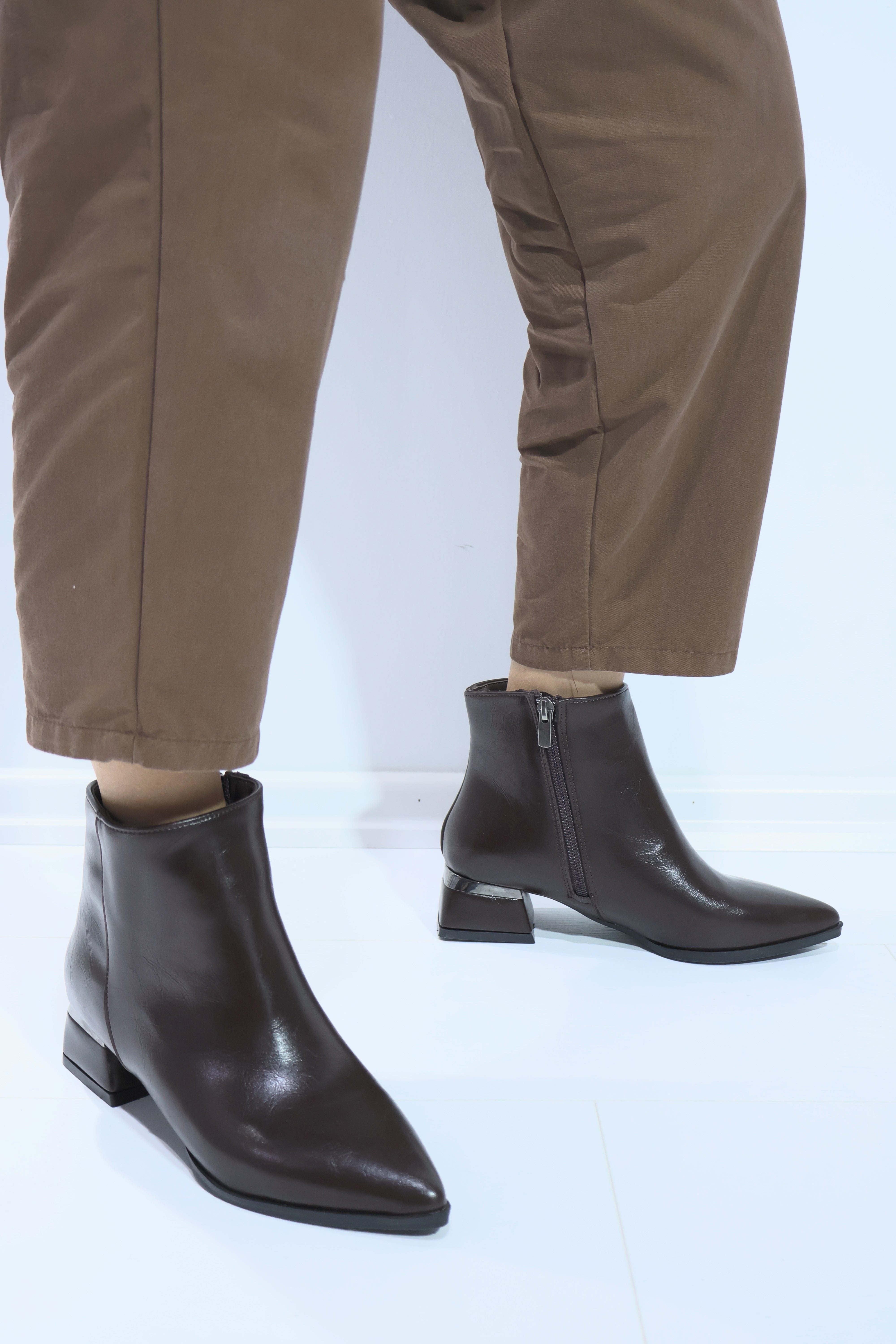 Laura Kahverengi Fermuarlı Bot