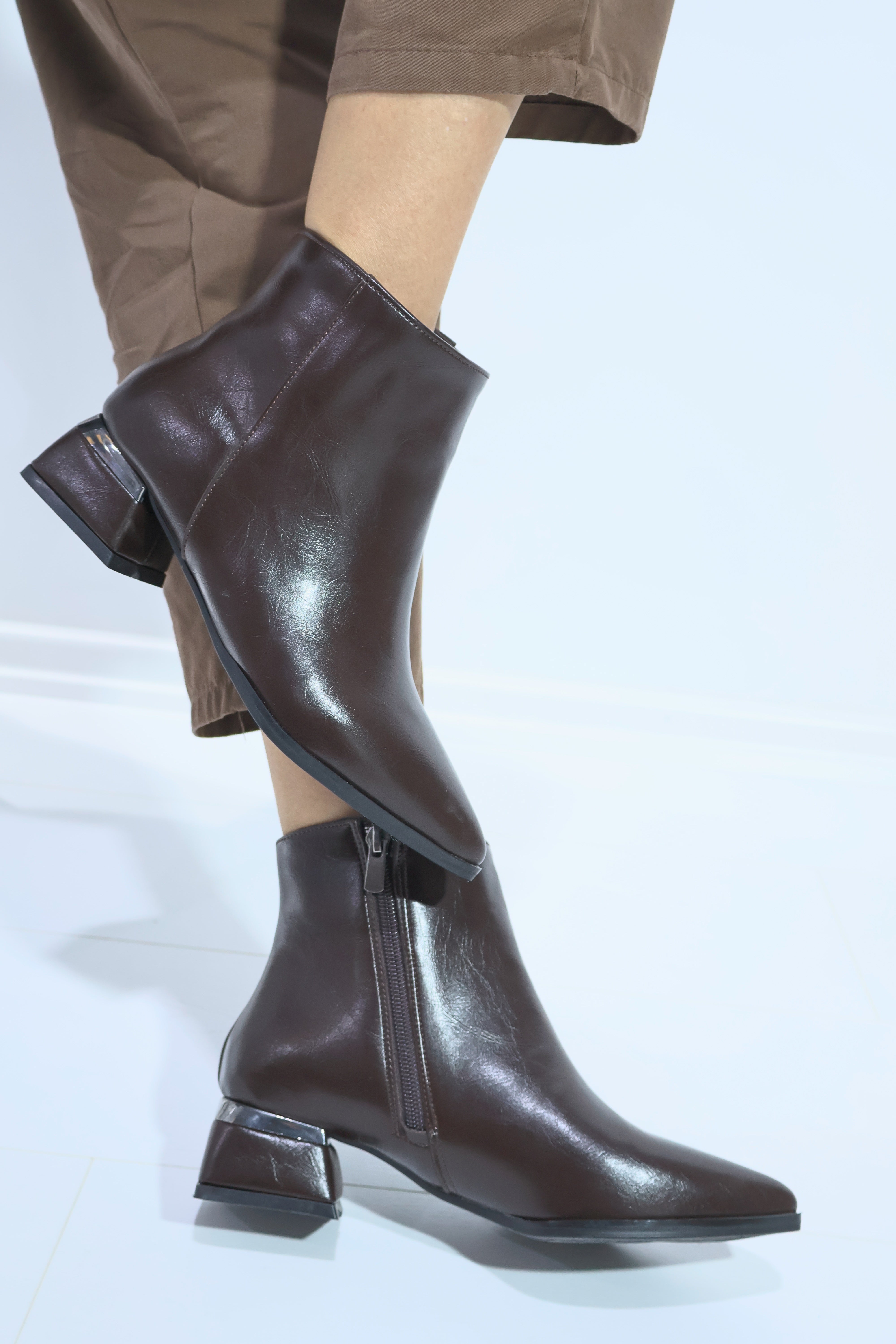 Laura Kahverengi Fermuarlı Bot