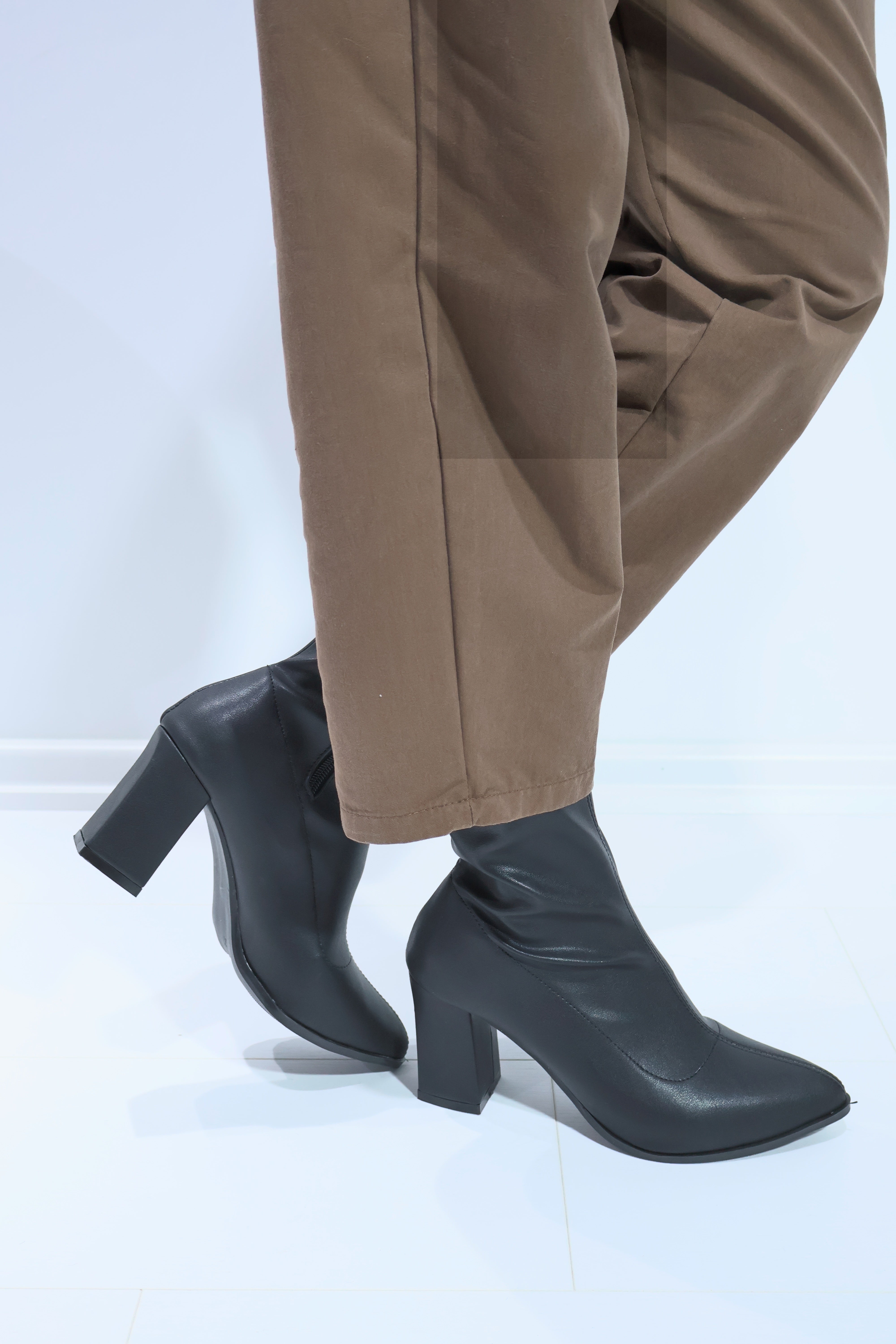 Areson Kısa Topuklu Sivri Burun Streç