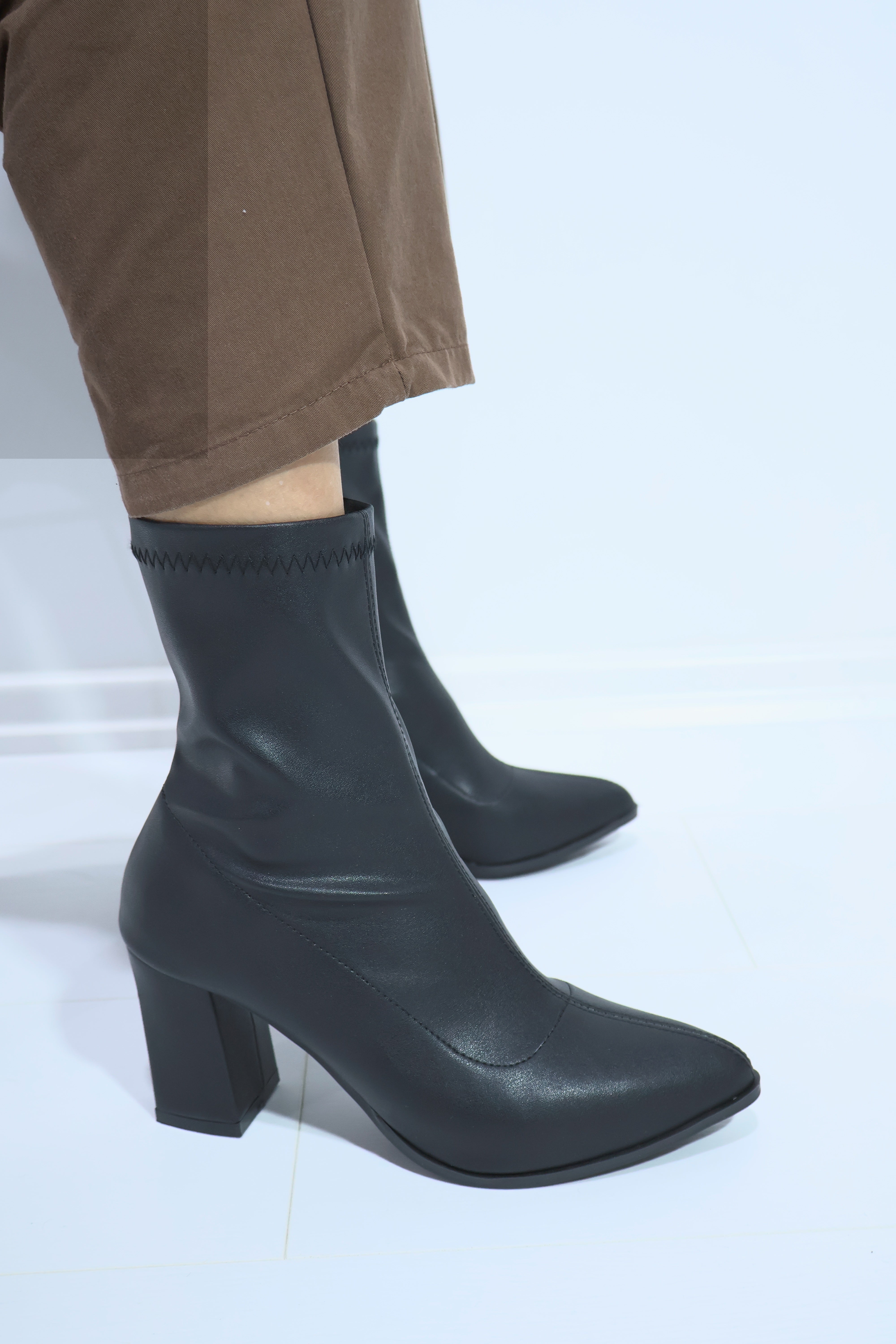 Areson Kısa Topuklu Sivri Burun Streç