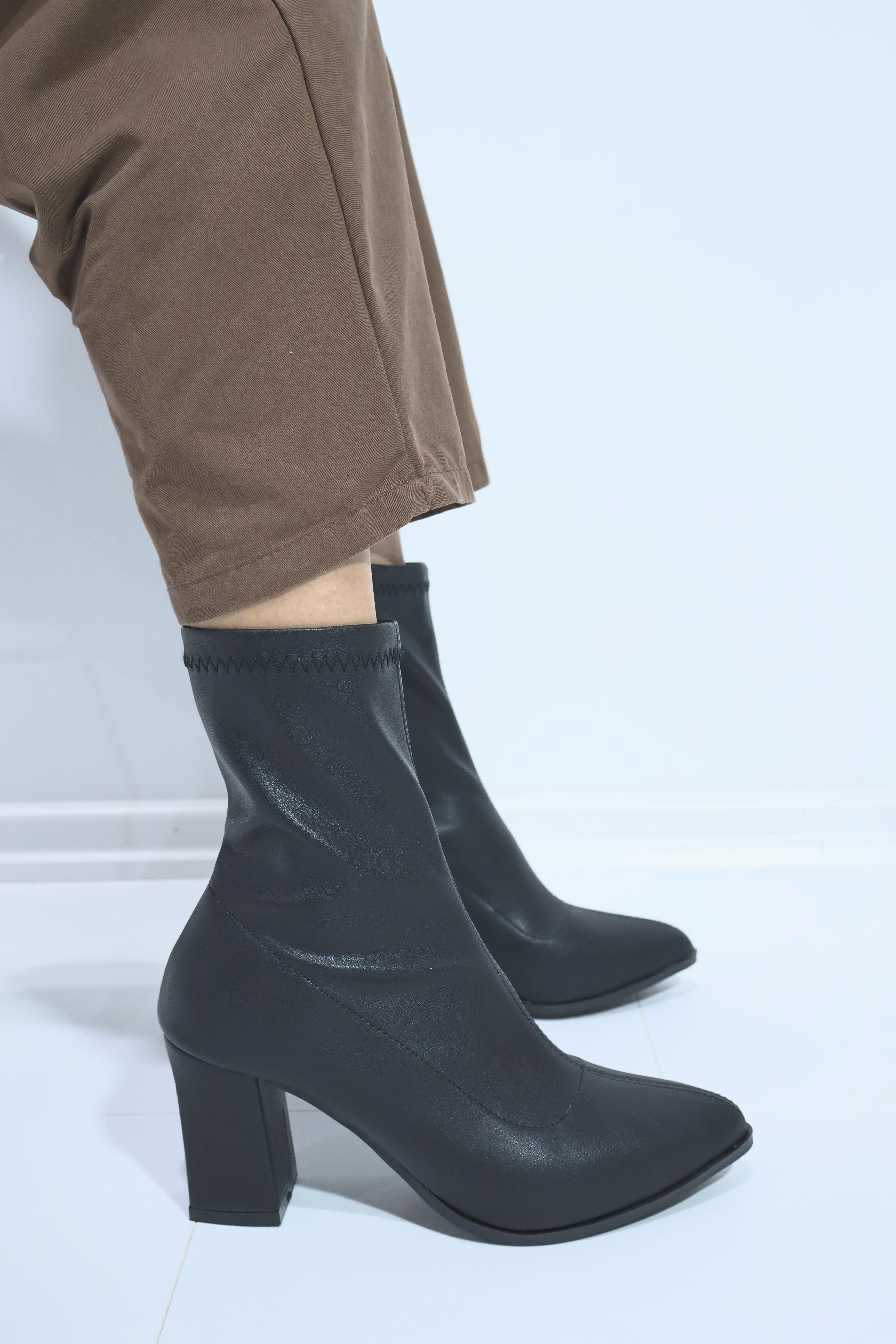 Areson Kısa Topuklu Sivri Burun Streç