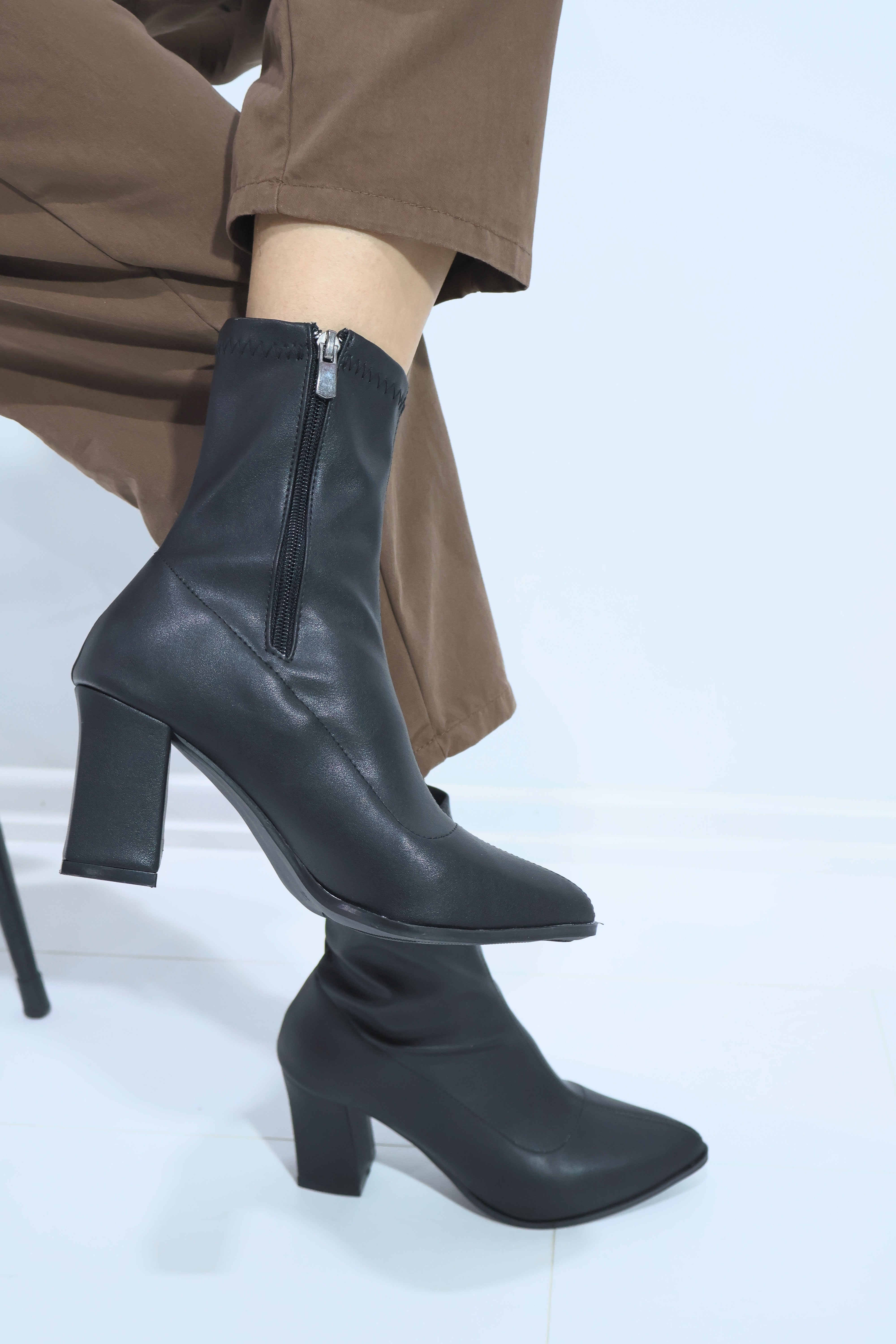 Areson Kısa Topuklu Sivri Burun Streç