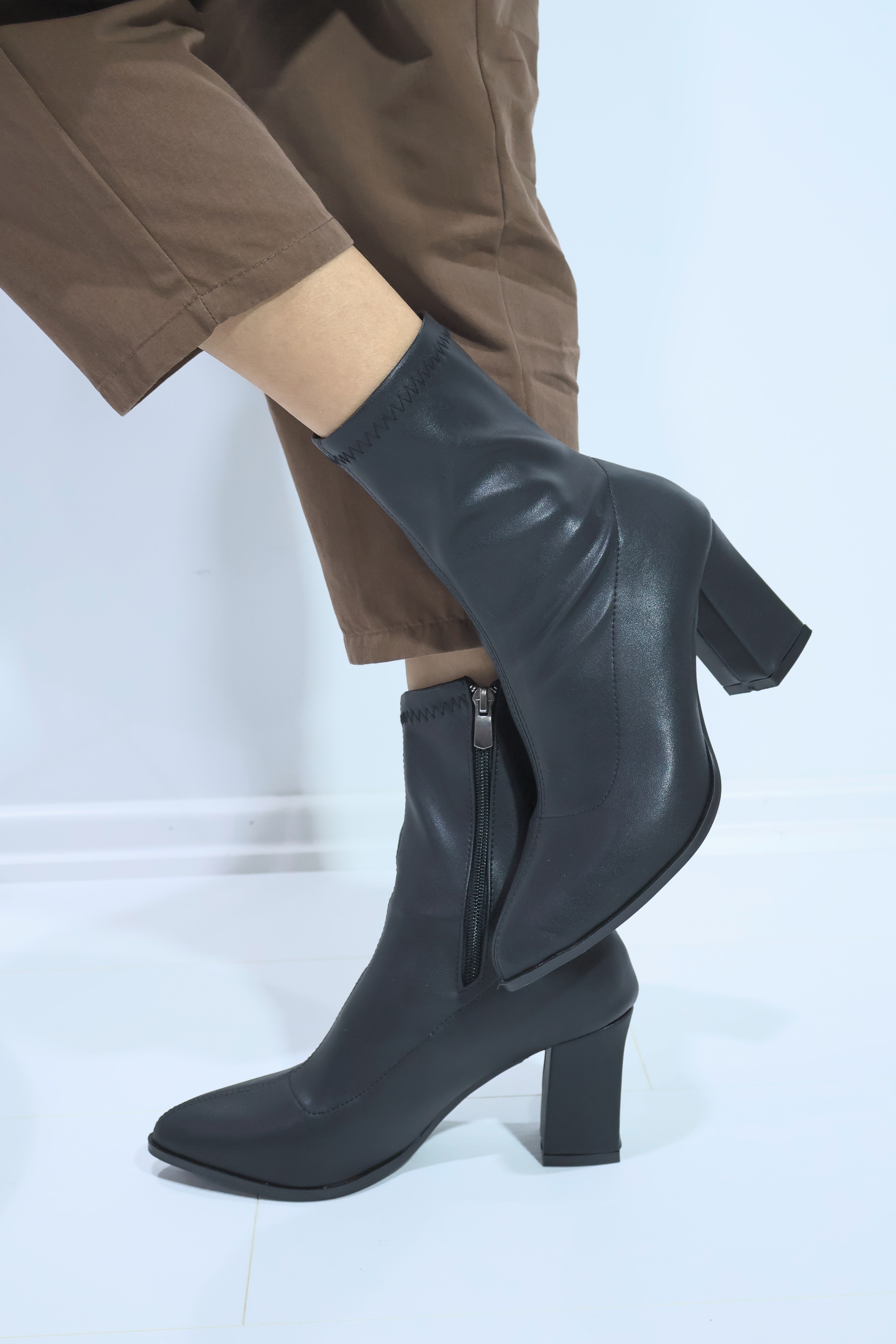 Areson Kısa Topuklu Sivri Burun Streç