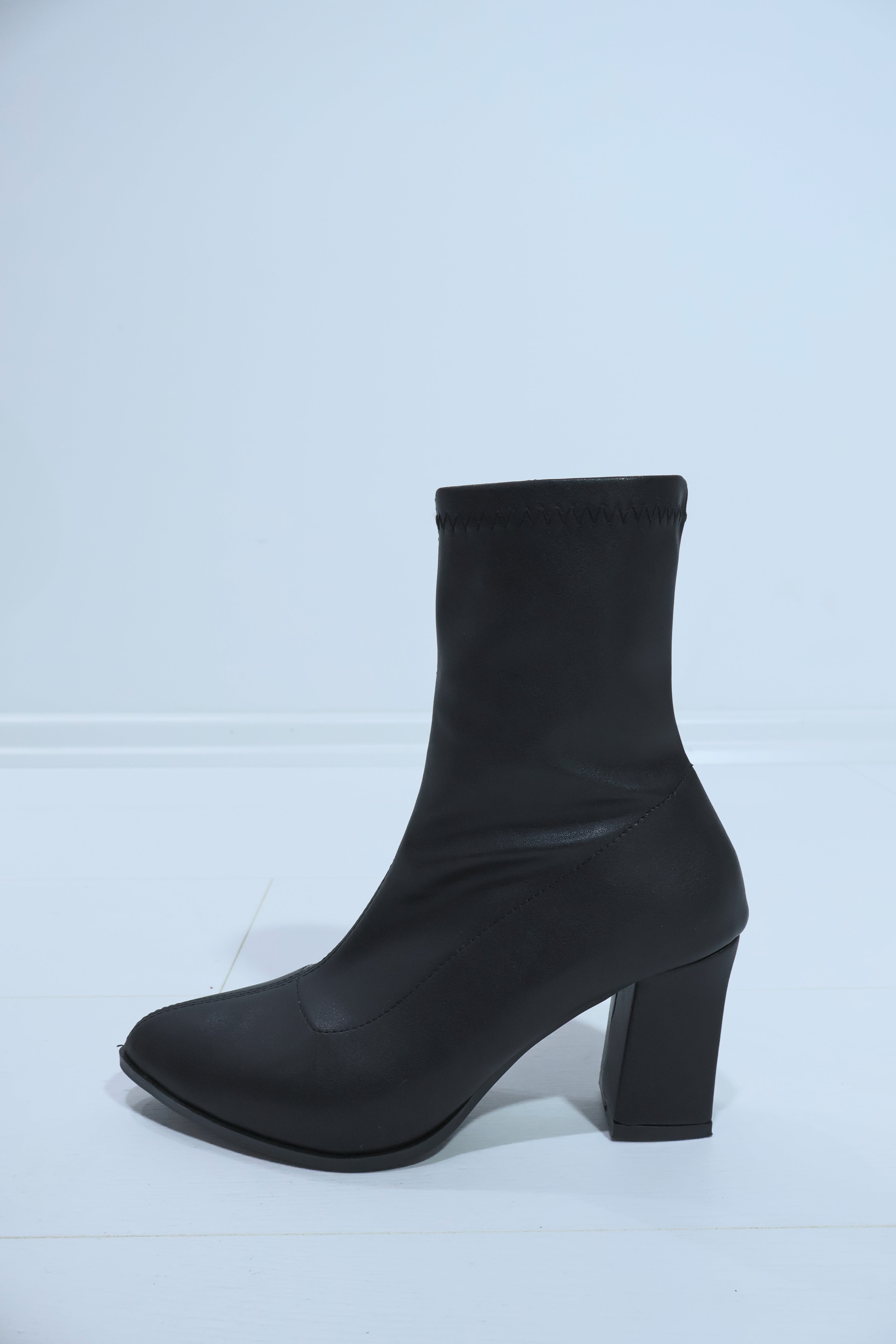 Areson Kısa Topuklu Sivri Burun Streç