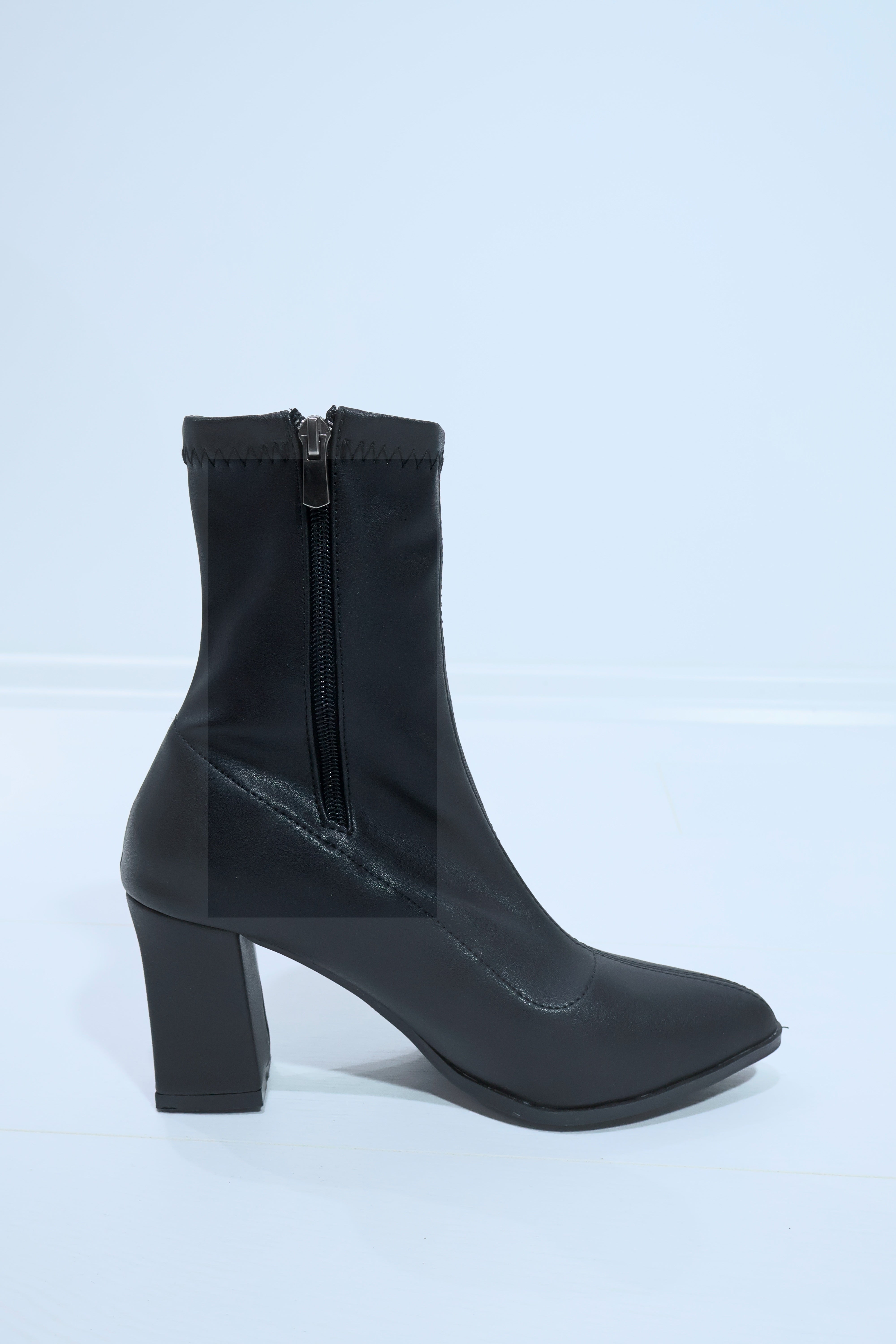 Areson Kısa Topuklu Sivri Burun Streç