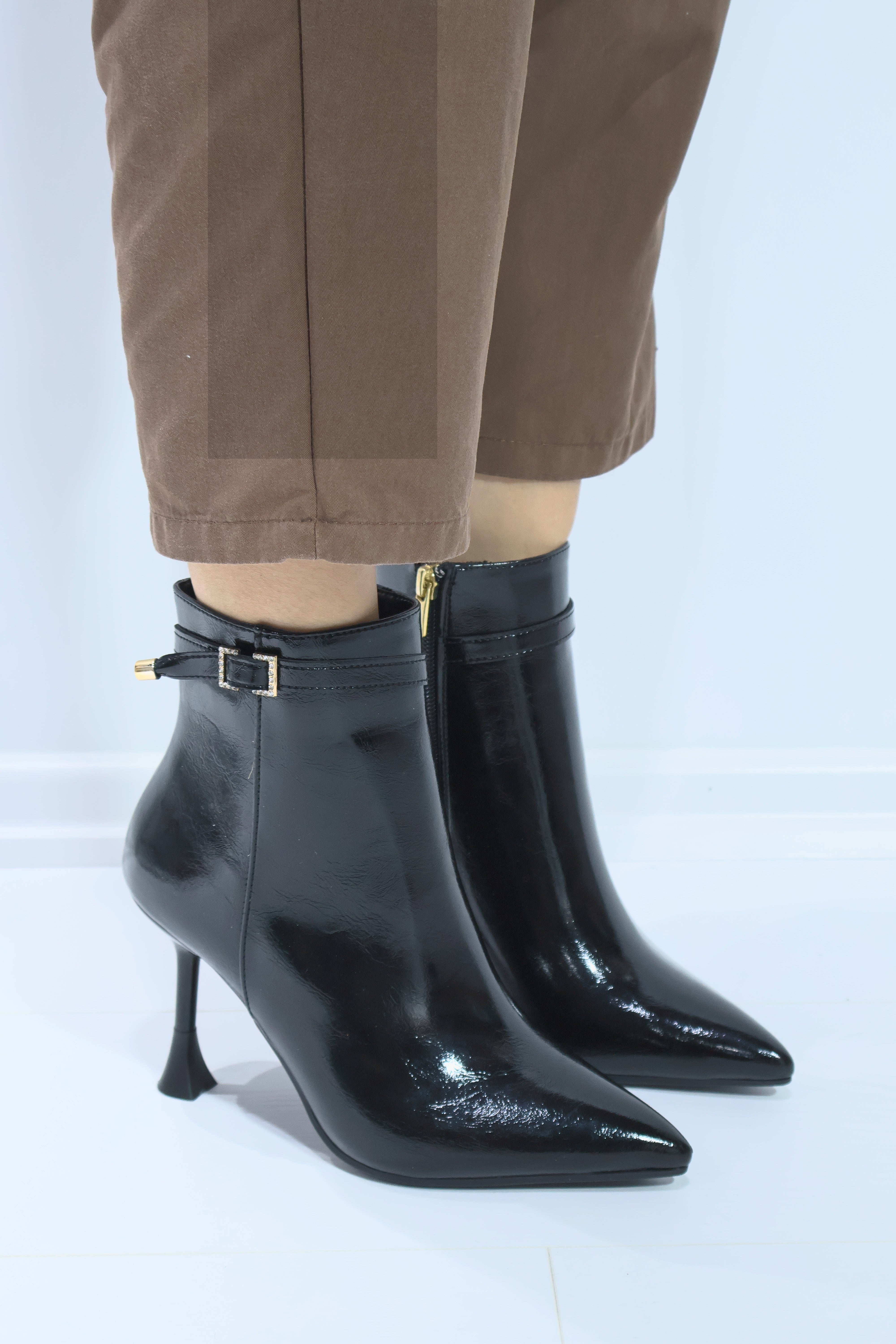 Crısta Kadın Gold Toka Detaylı İnce Topuklu Bot