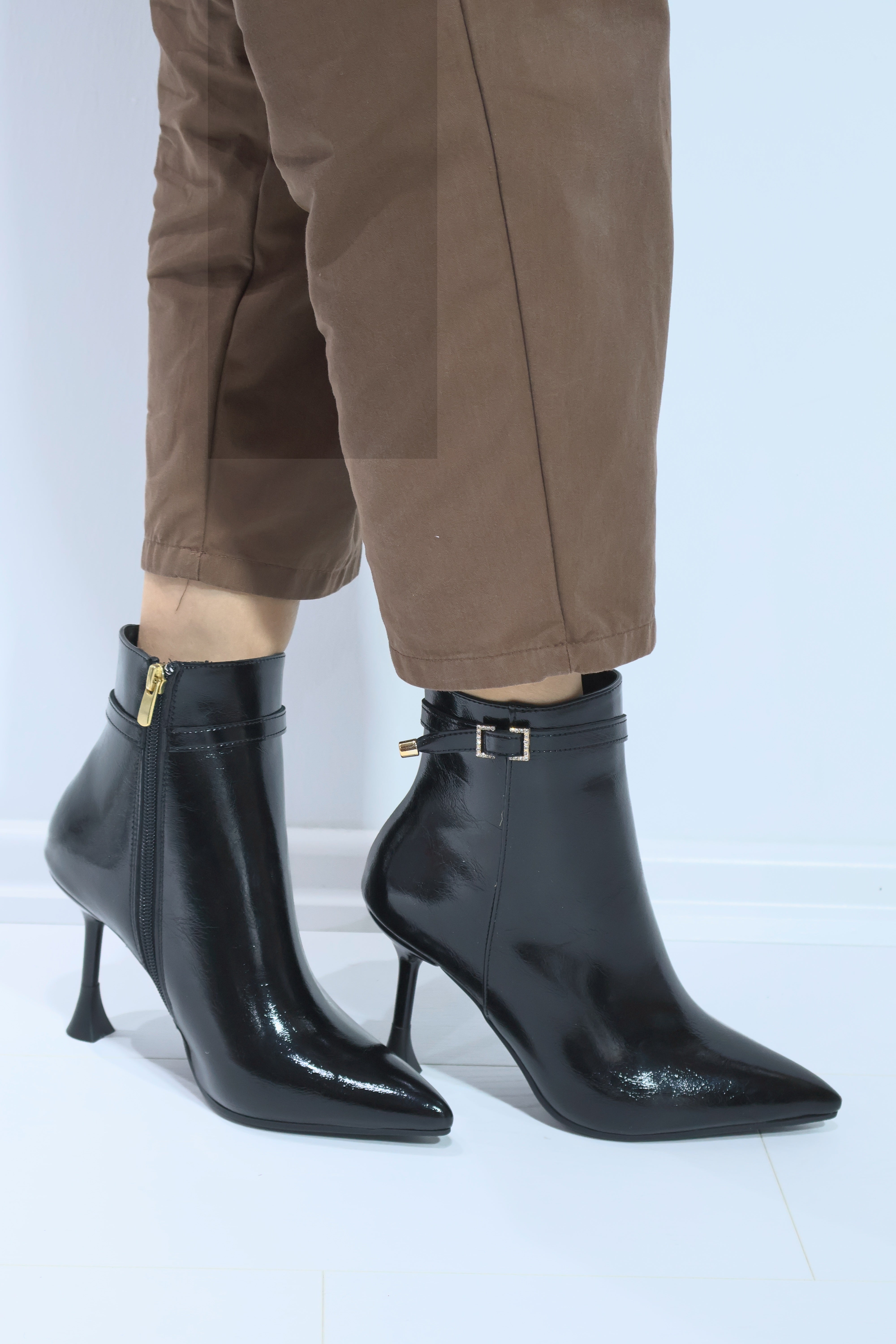 Crısta Kadın Gold Toka Detaylı İnce Topuklu Bot