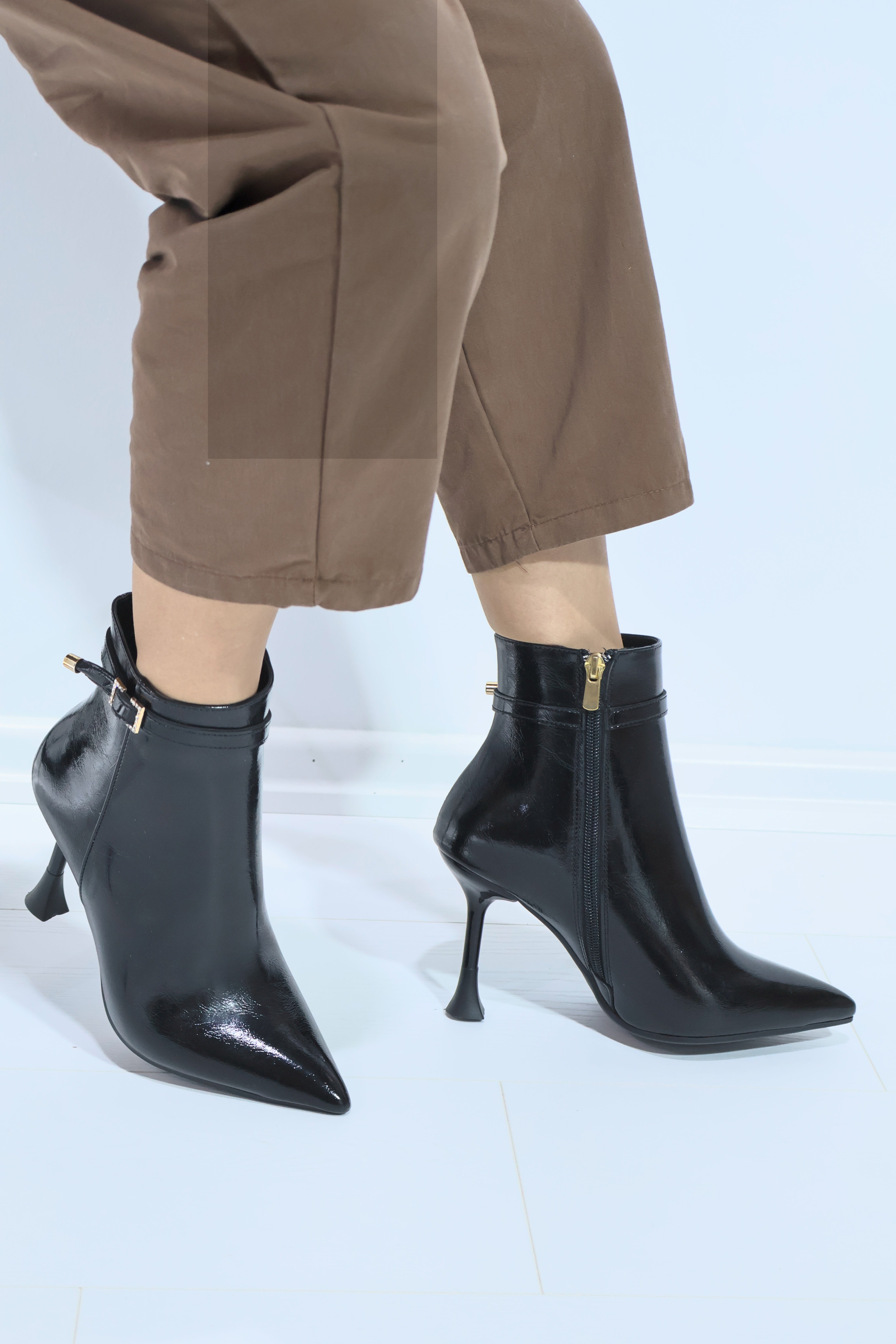 Crısta Kadın Gold Toka Detaylı İnce Topuklu Bot