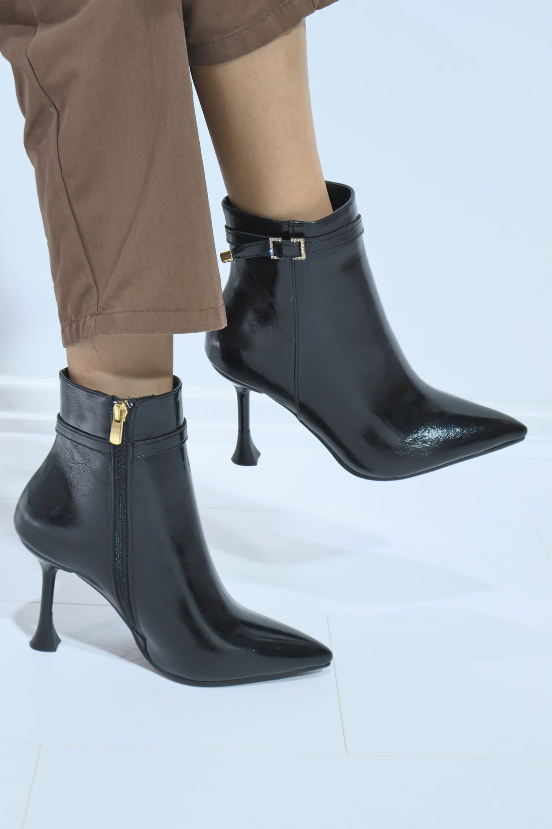 Crısta Kadın Gold Toka Detaylı İnce Topuklu Bot