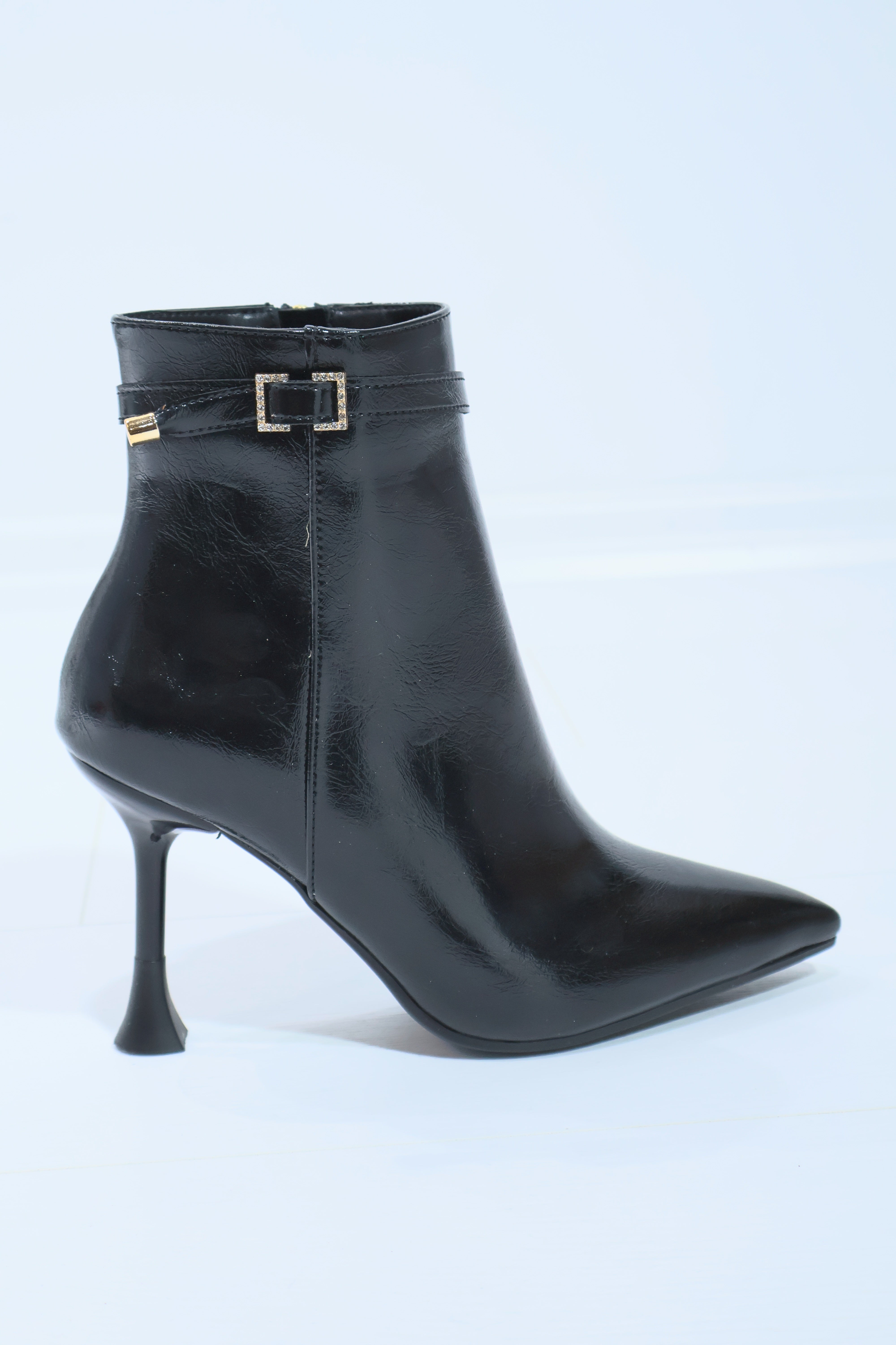 Crısta Kadın Gold Toka Detaylı İnce Topuklu Bot