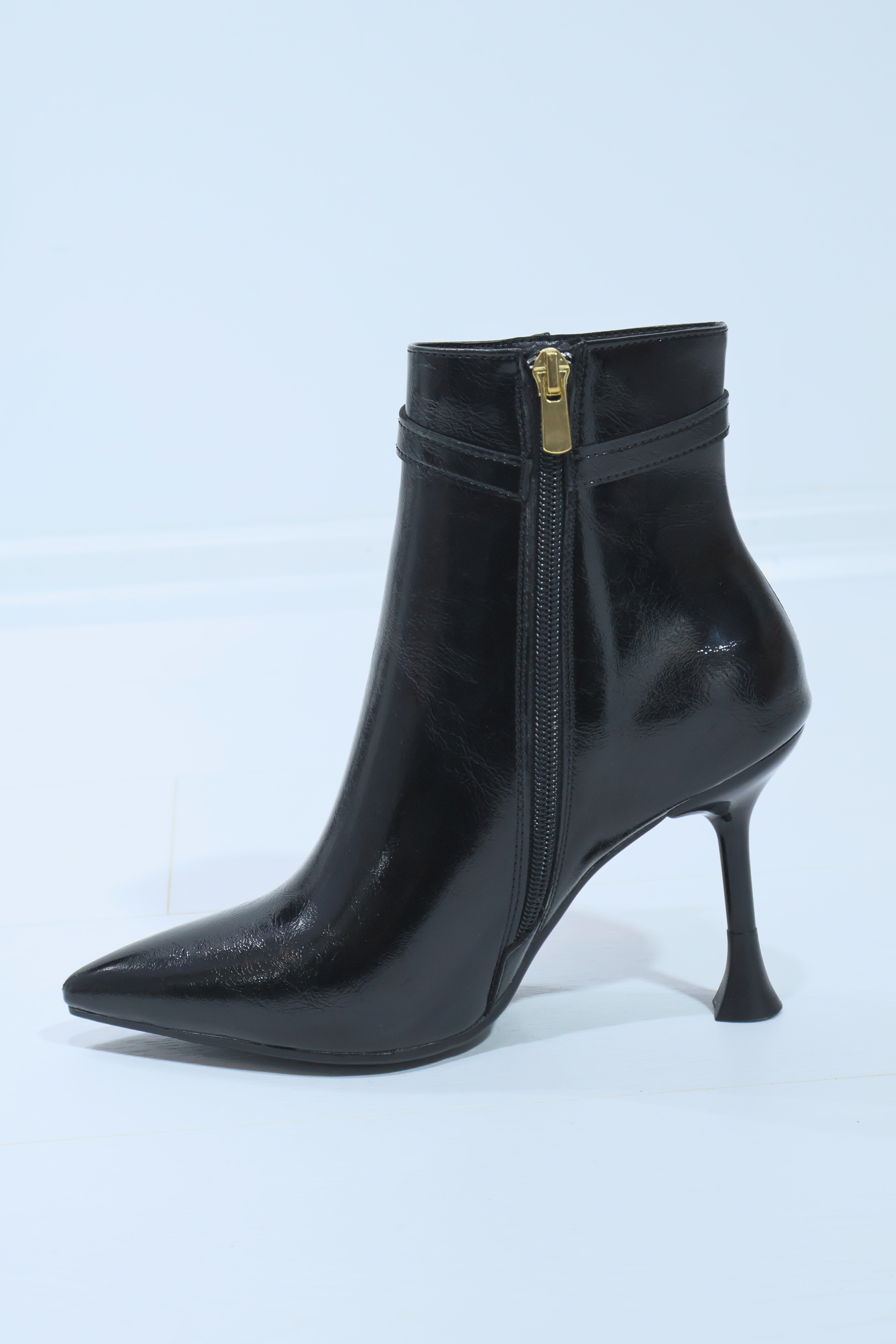 Crısta Kadın Gold Toka Detaylı İnce Topuklu Bot