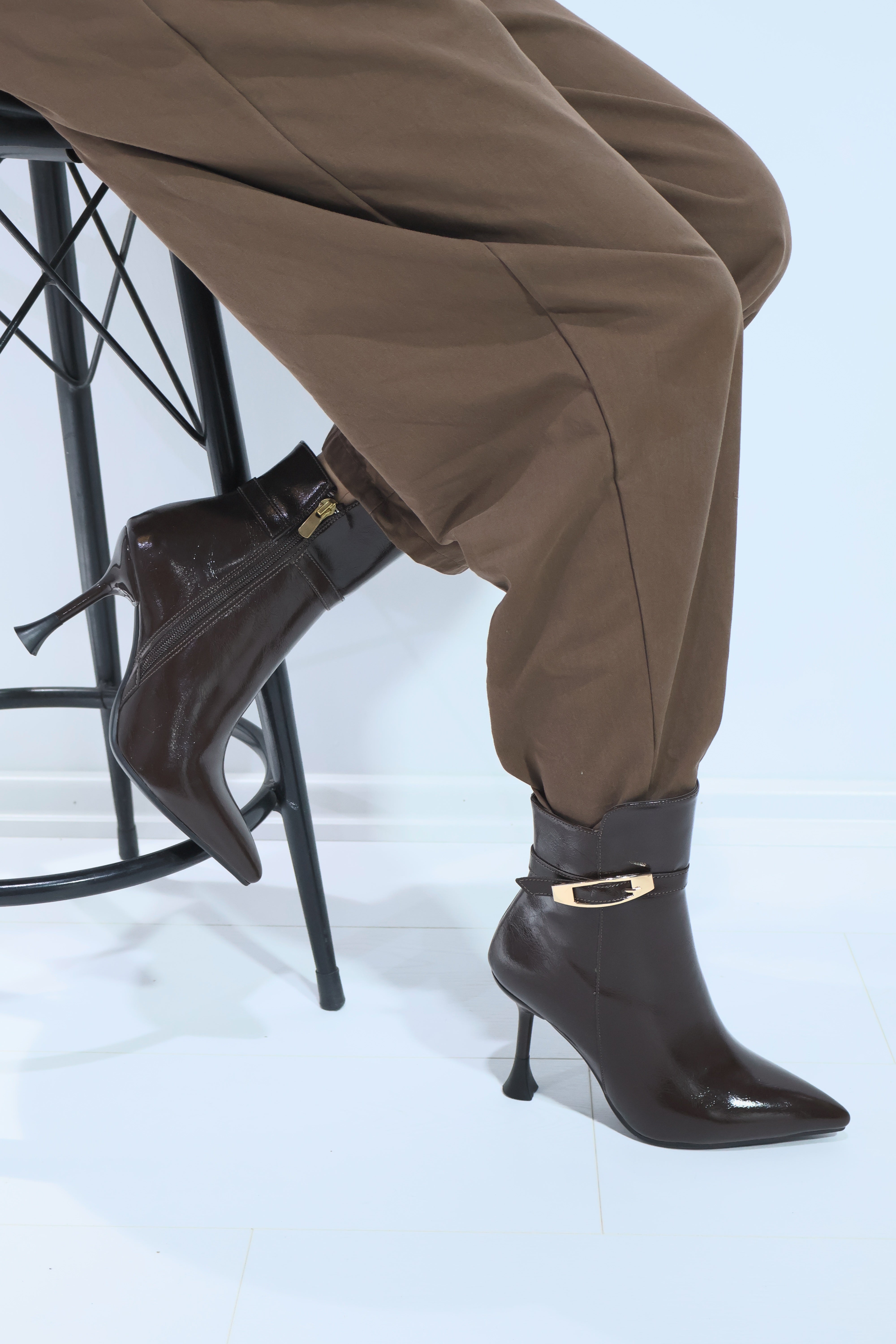 Crısta Kadın Gold Toka Detaylı İnce Topuklu Bot