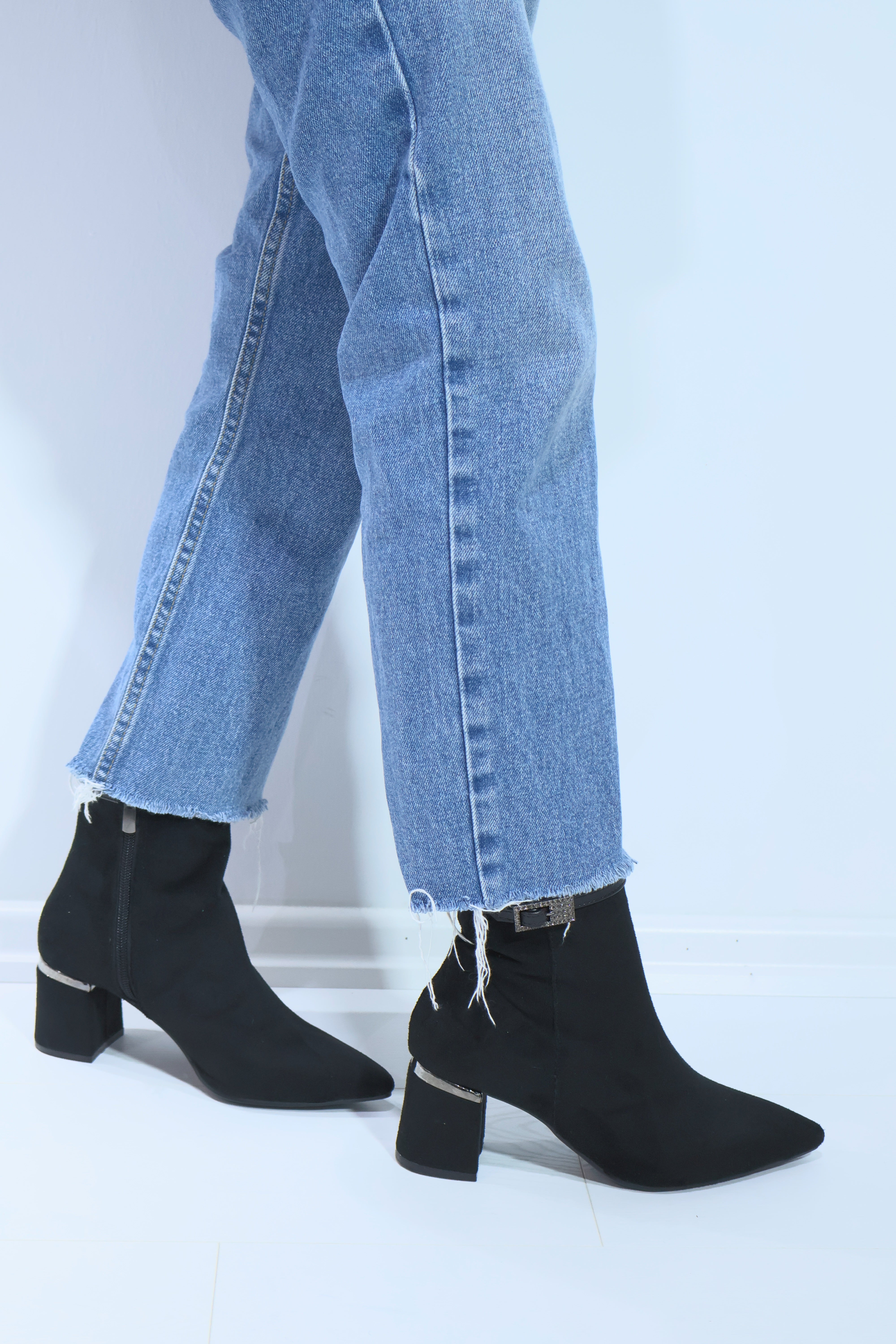 Darla Siyah Süet Taş Detaylı