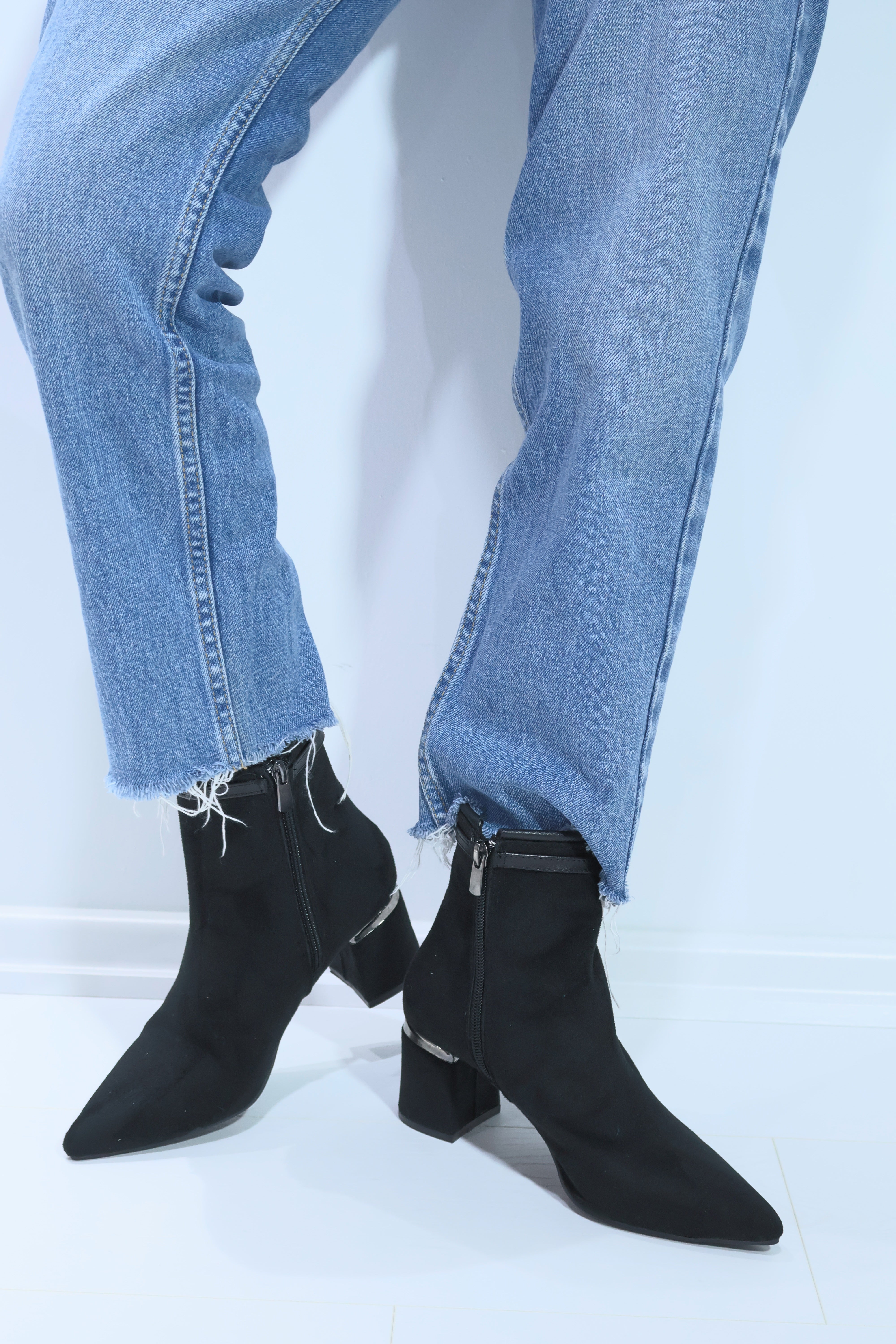 Darla Siyah Süet Taş Detaylı