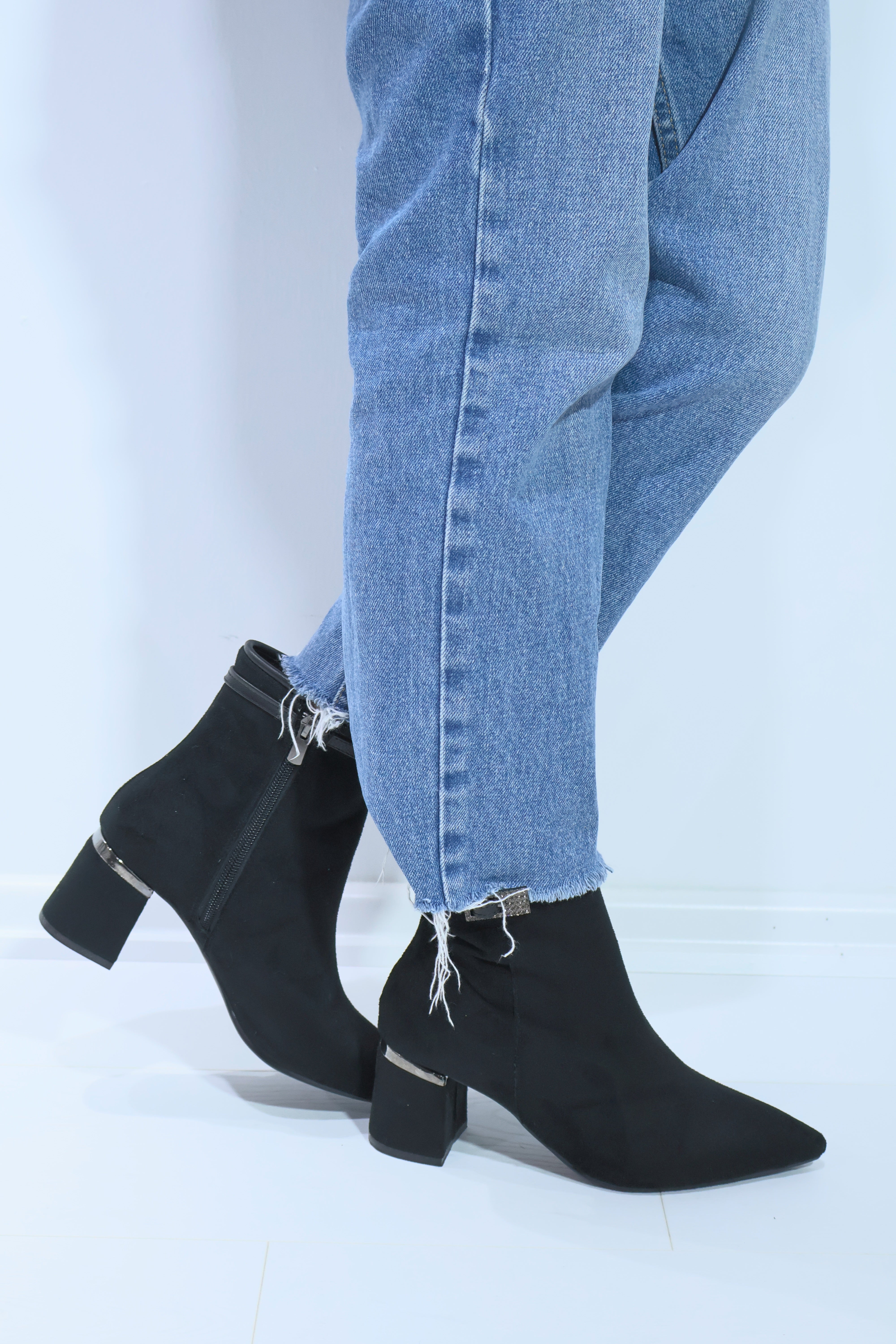 Darla Siyah Süet Taş Detaylı