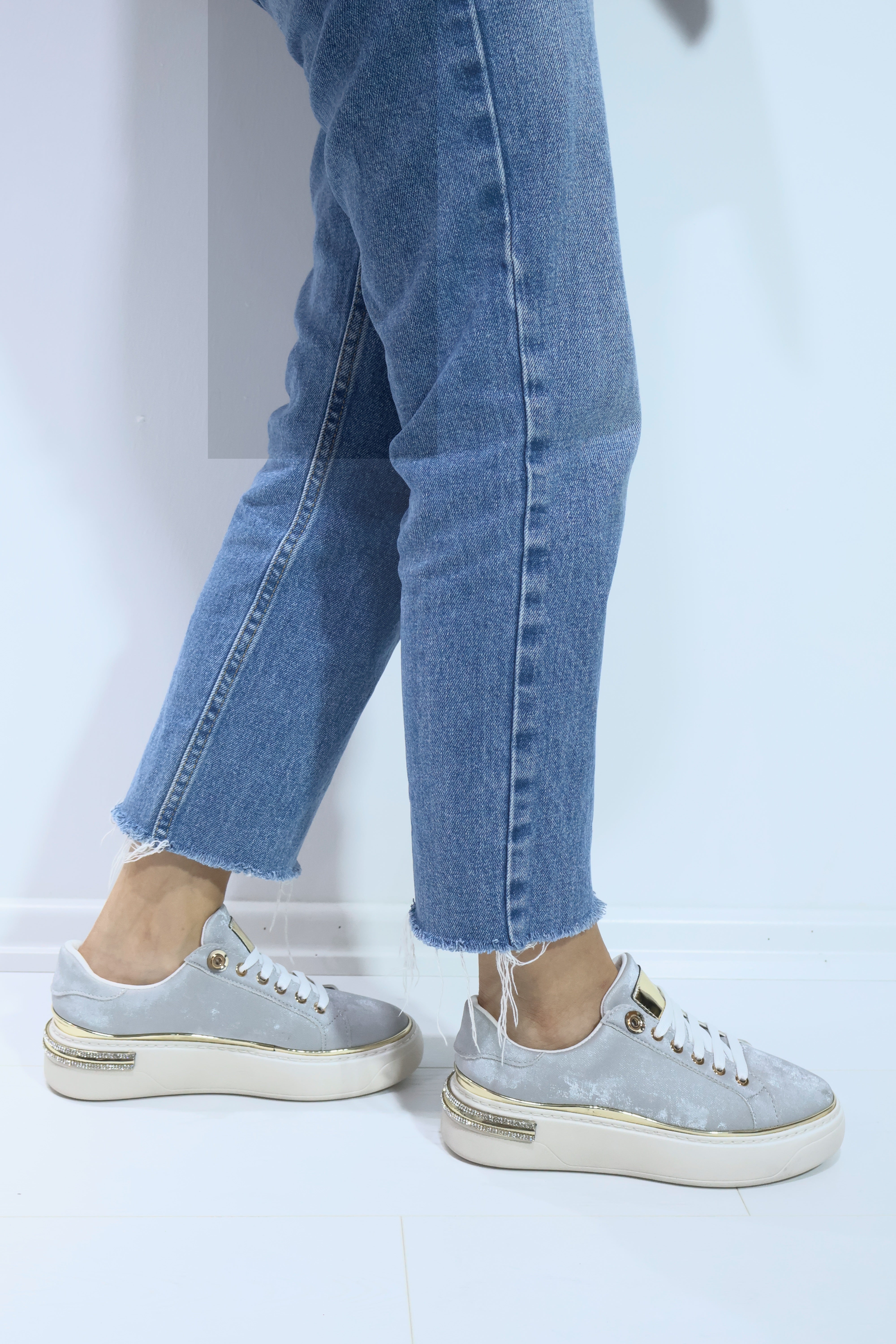 Kadın Süvet İnce Şerit Detaylı Spor Ayakkabı