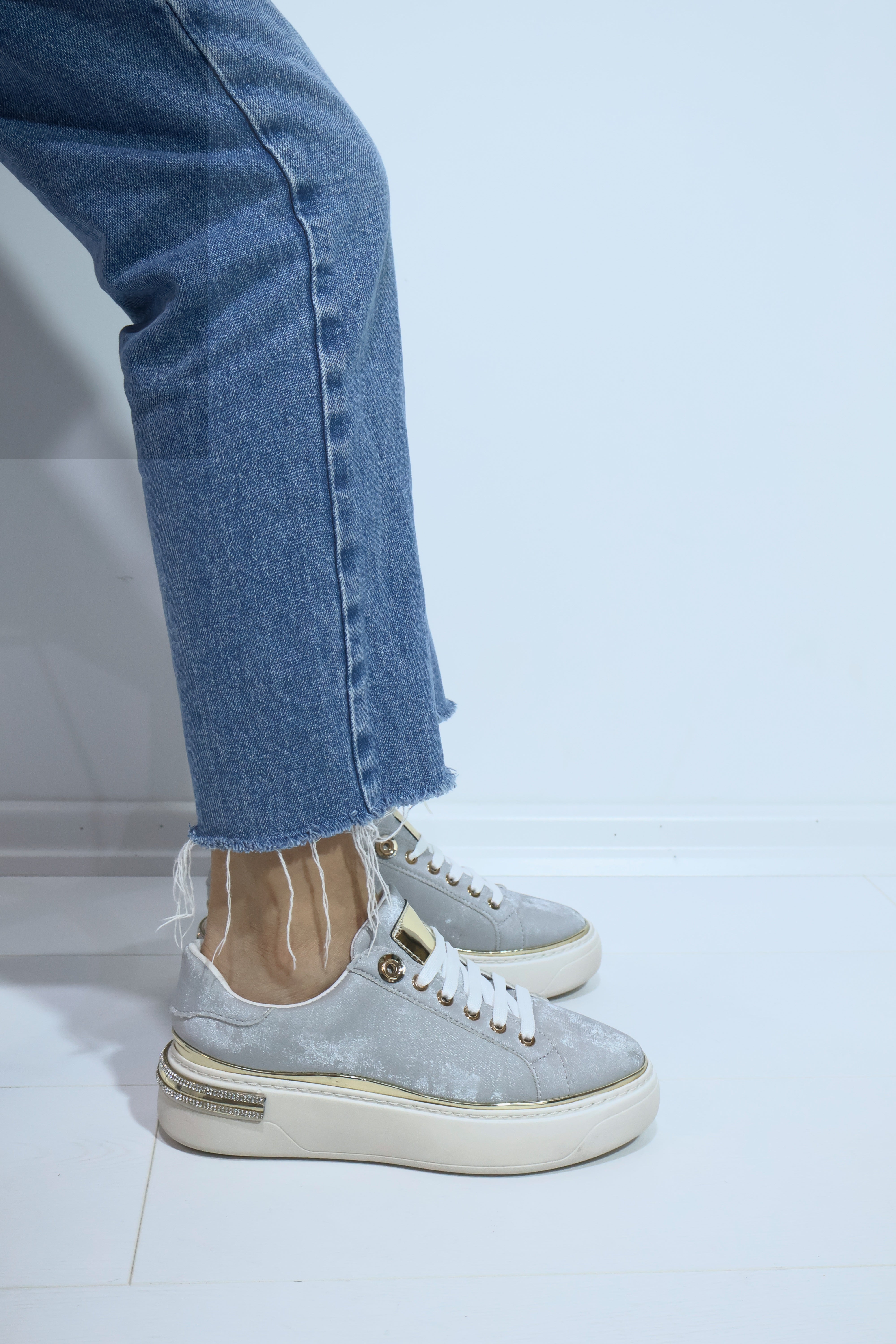 Kadın Süvet İnce Şerit Detaylı Spor Ayakkabı