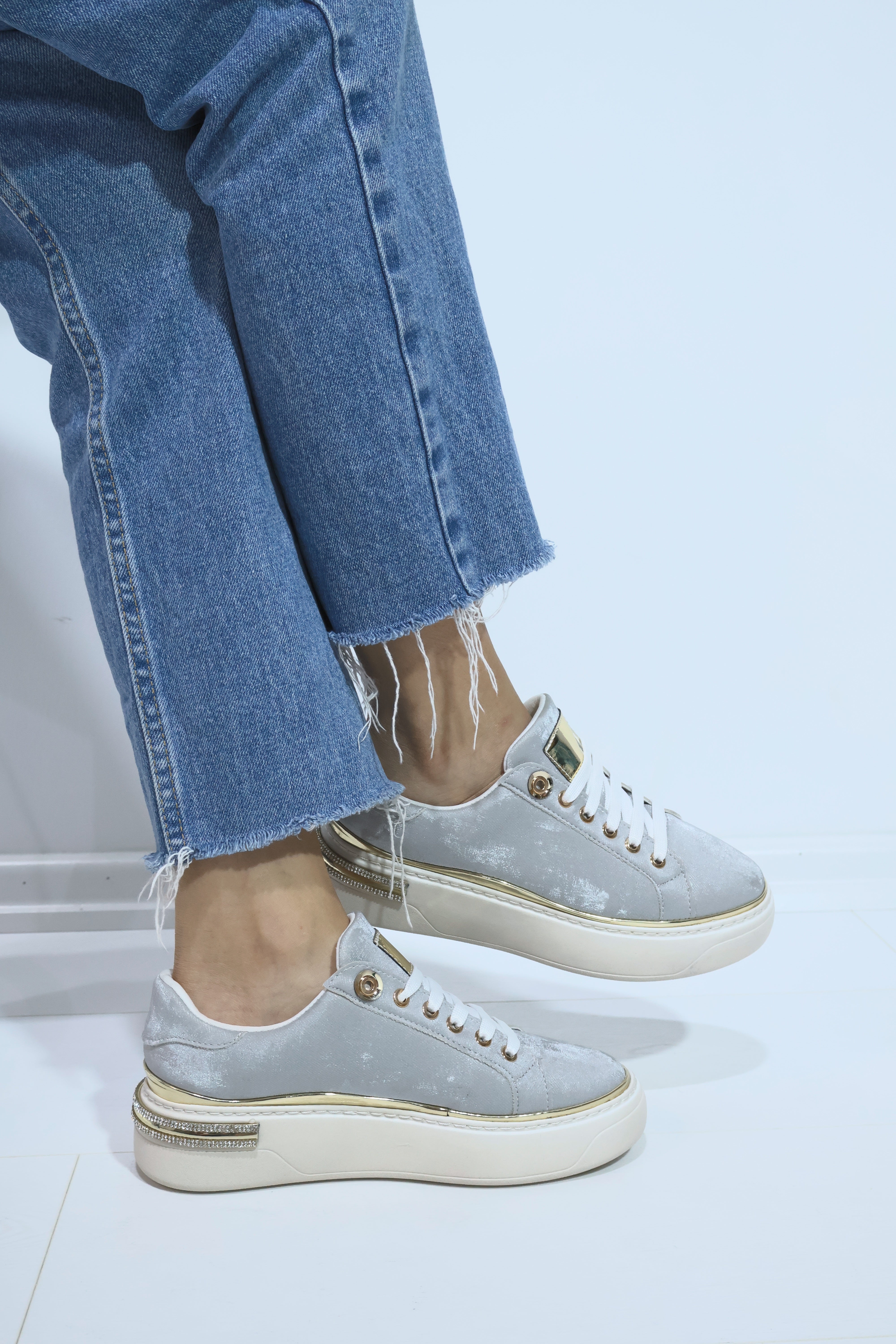 Kadın Süvet İnce Şerit Detaylı Spor Ayakkabı