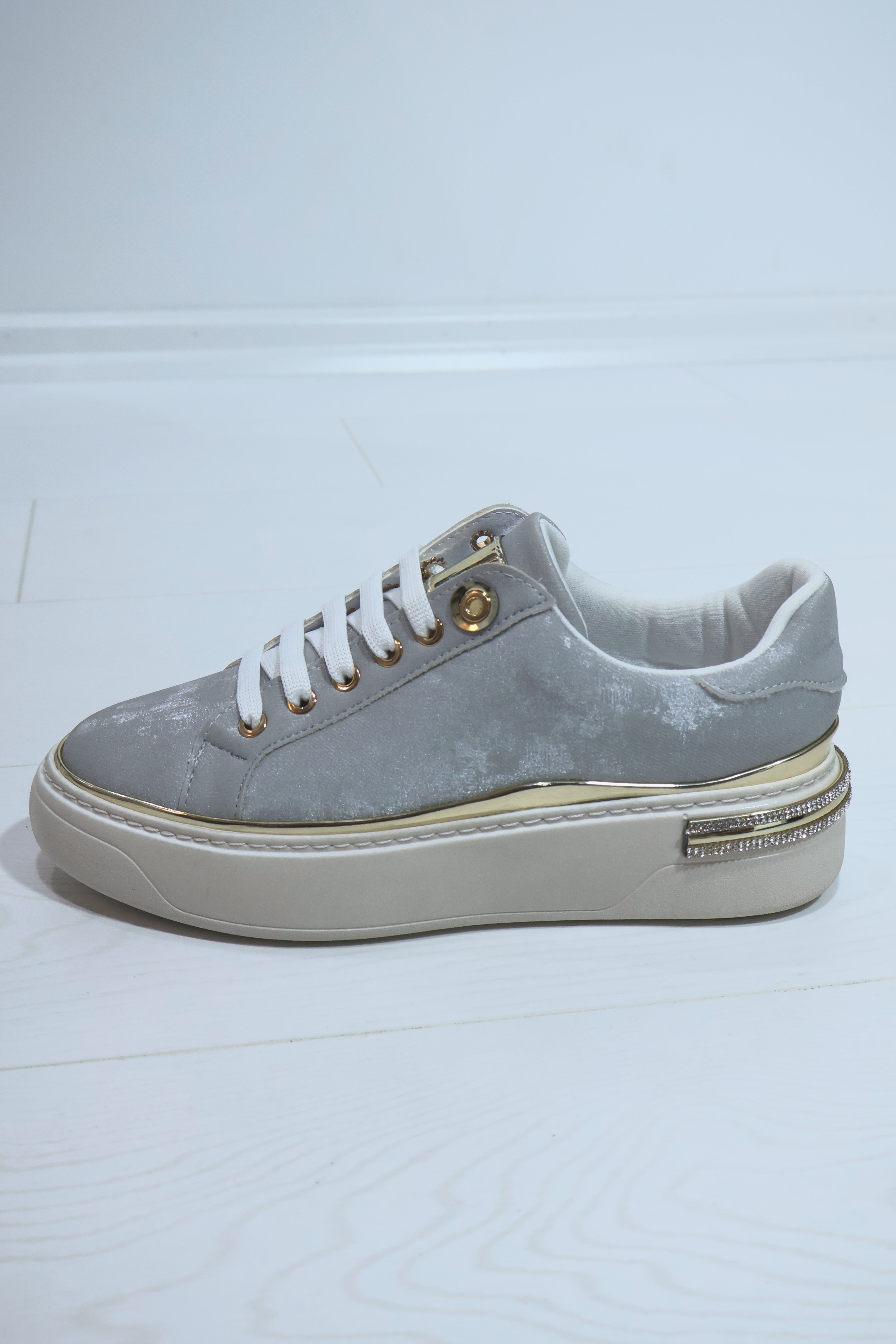 Kadın Süvet İnce Şerit Detaylı Spor Ayakkabı