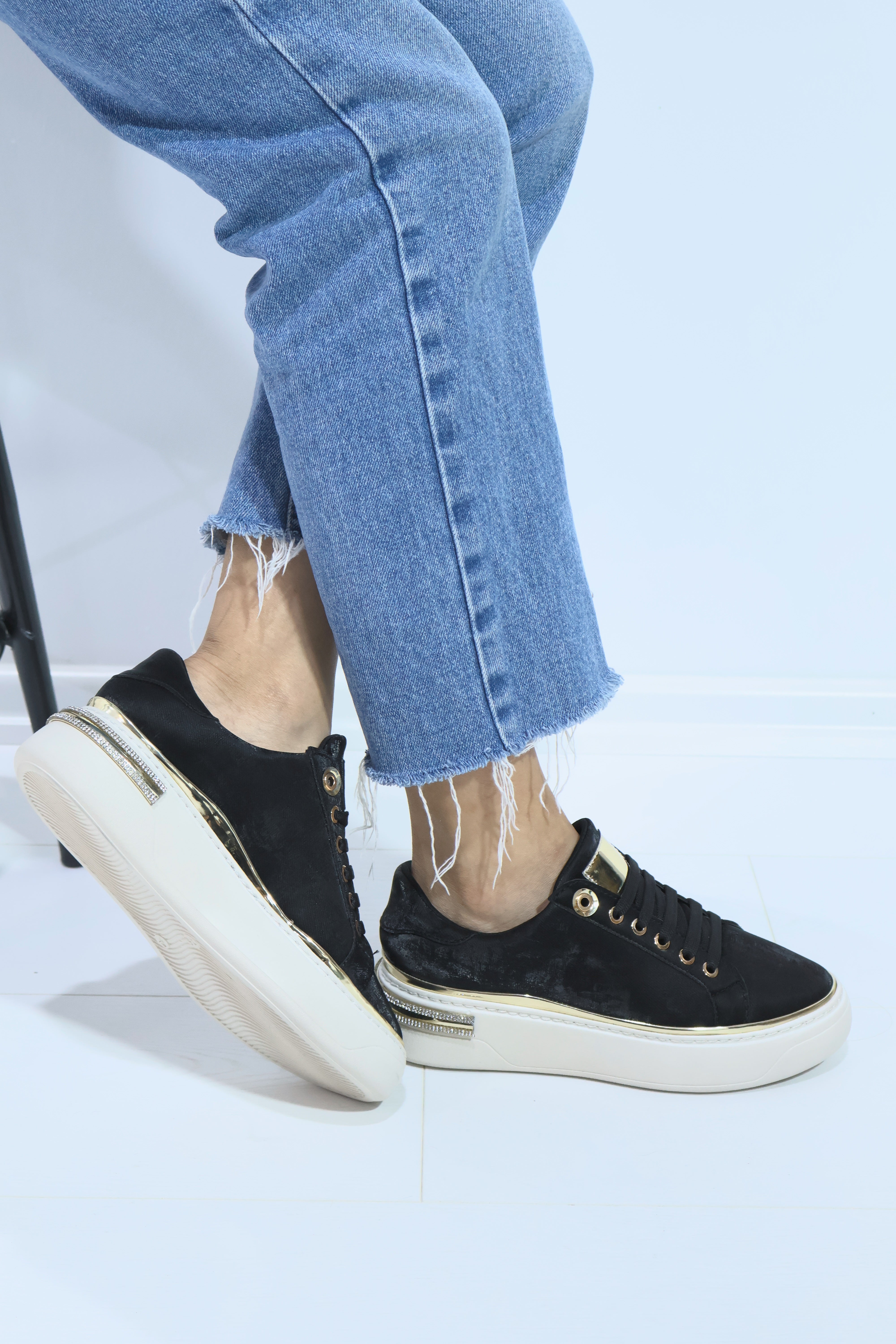 Kadın Süvet İnce Şerit Detaylı Spor Ayakkabı