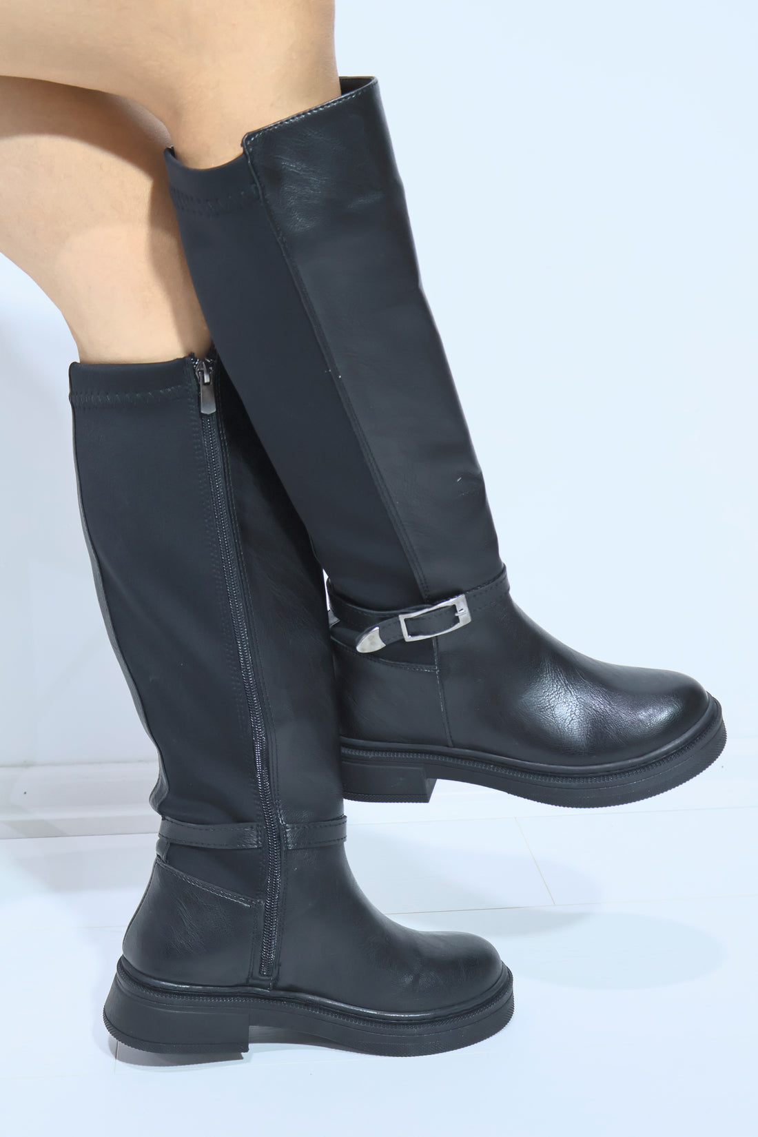 Olivia Dalgıç Kumaş Toka Detaylı Çizme