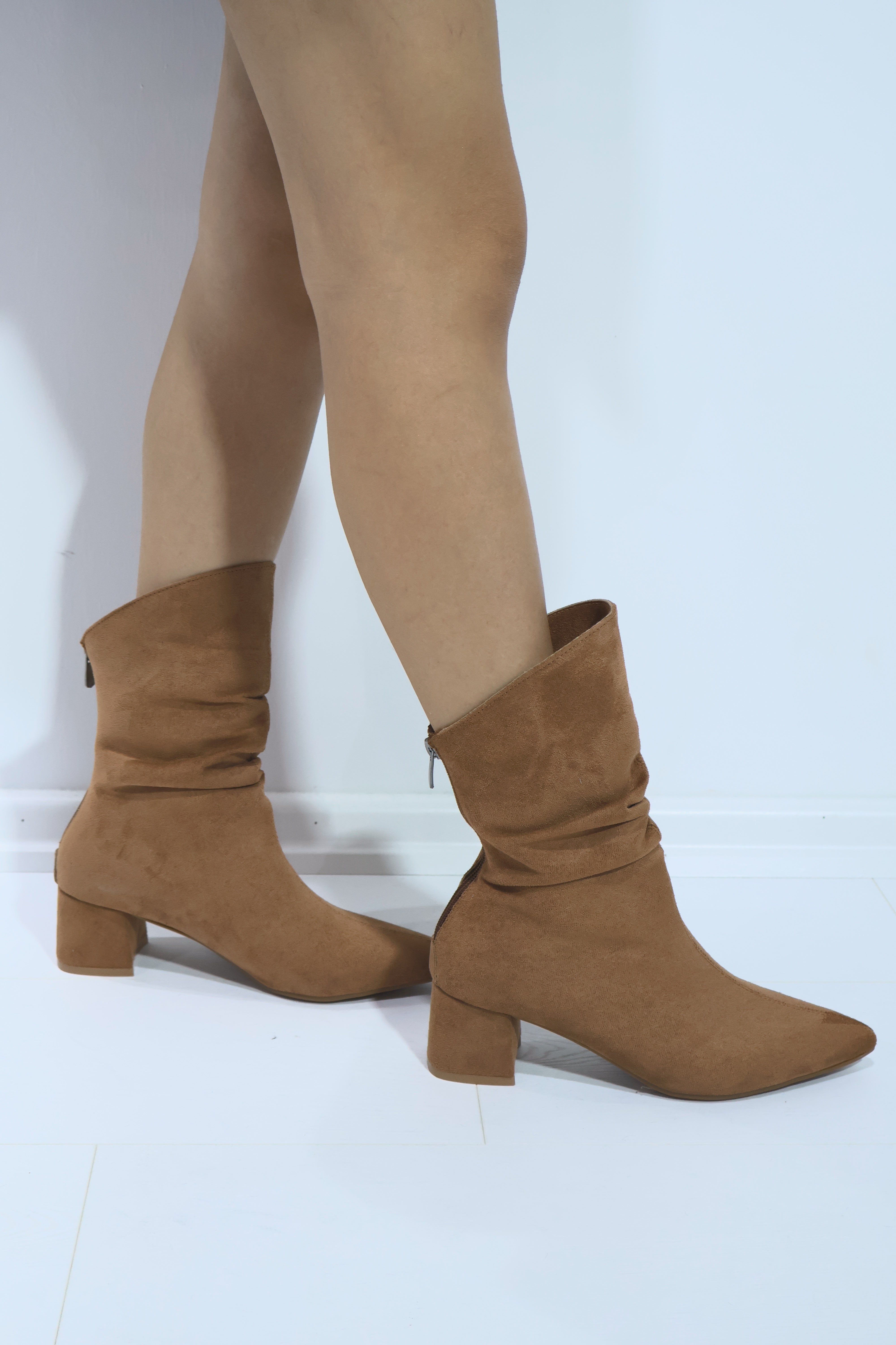 Arina Süet Büzgülü Kadın Topuklu Çizme