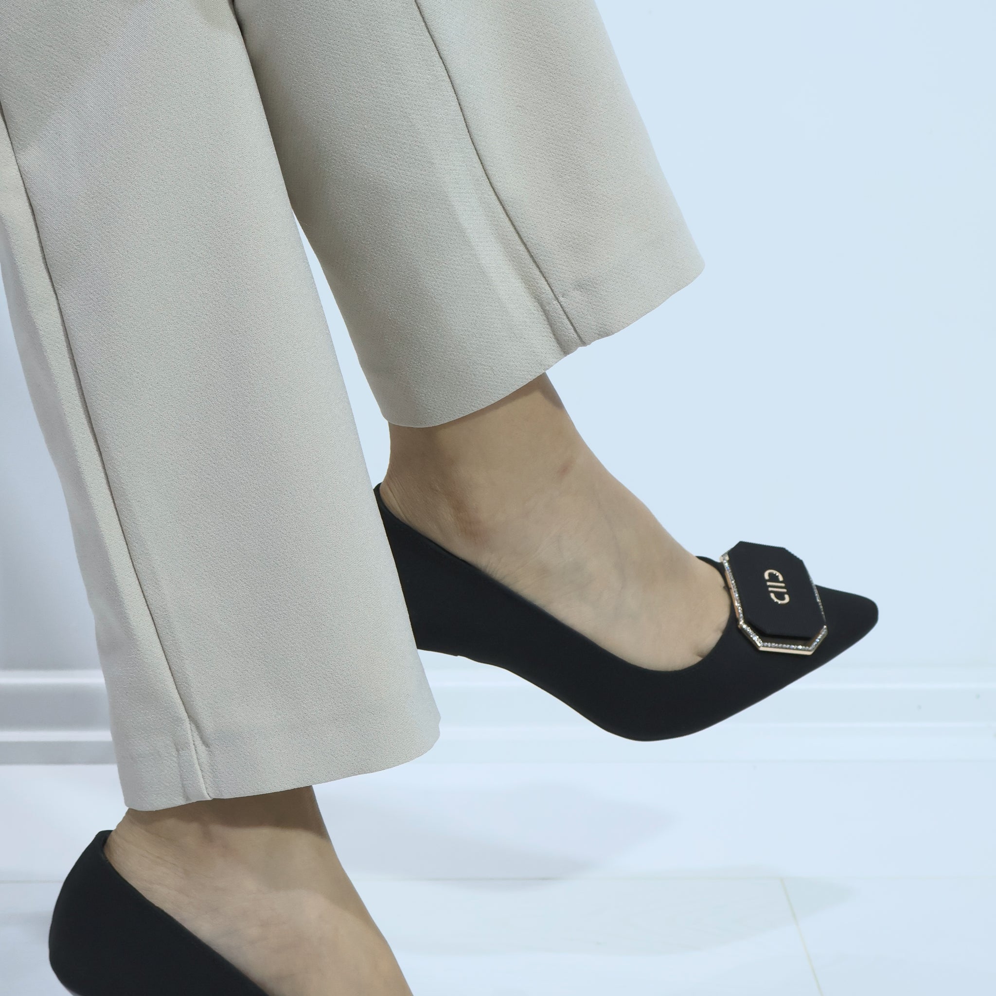 Toka Detaylı Süet Loafer