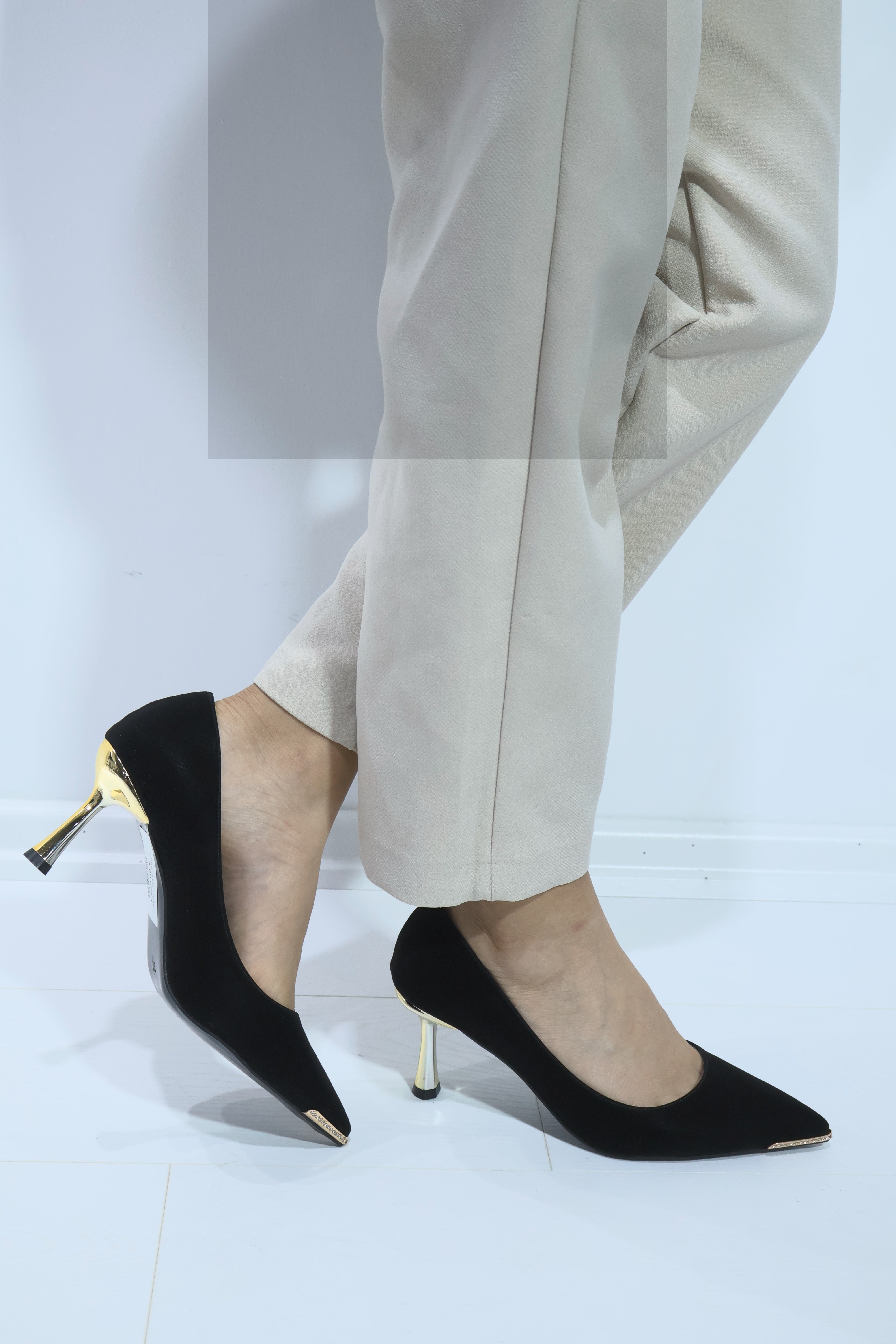 Kadın İpek Saten Önü Gold Toka Detaylı Stiletto