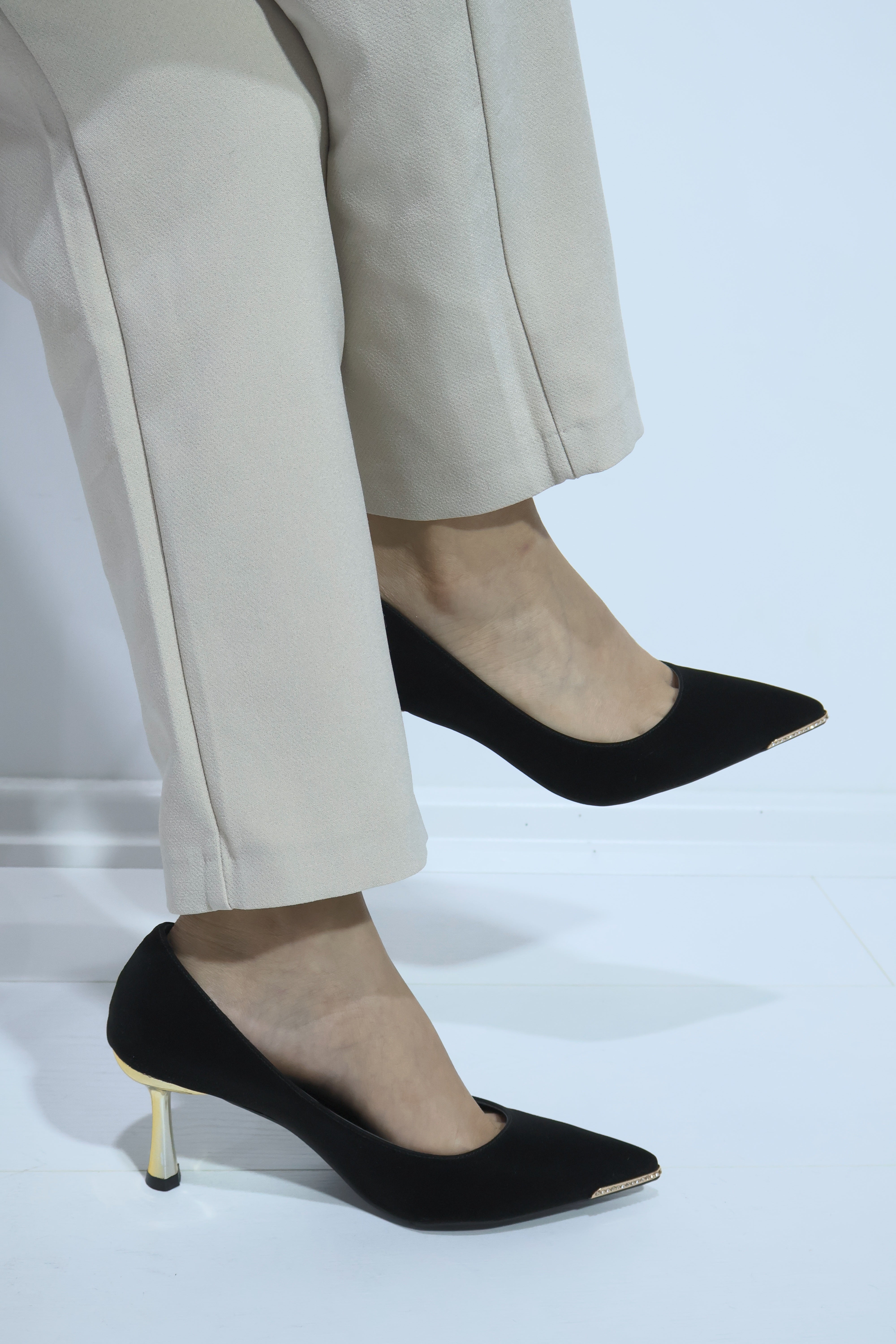 Kadın İpek Saten Önü Gold Toka Detaylı Stiletto
