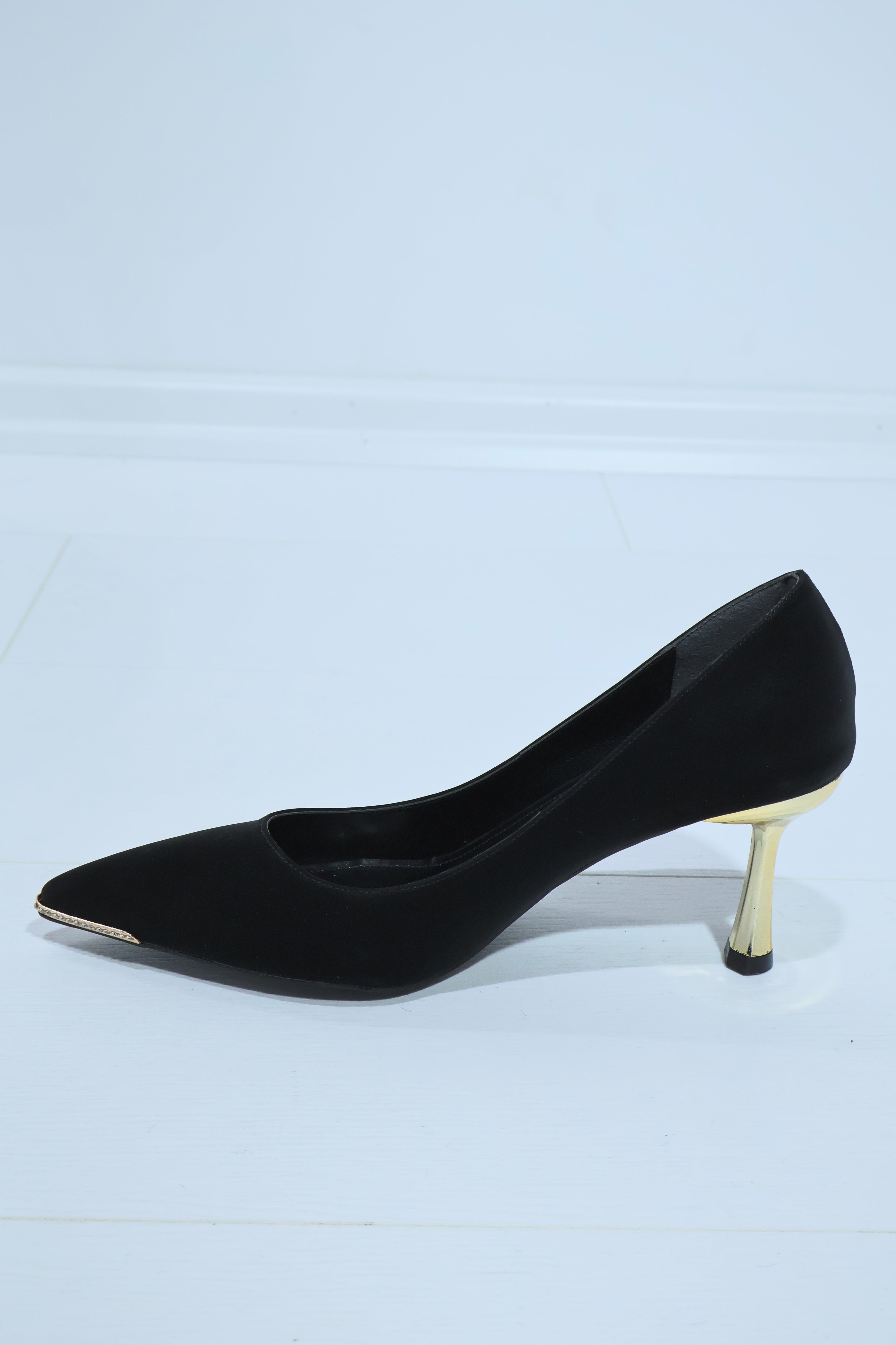 Kadın İpek Saten Önü Gold Toka Detaylı Stiletto